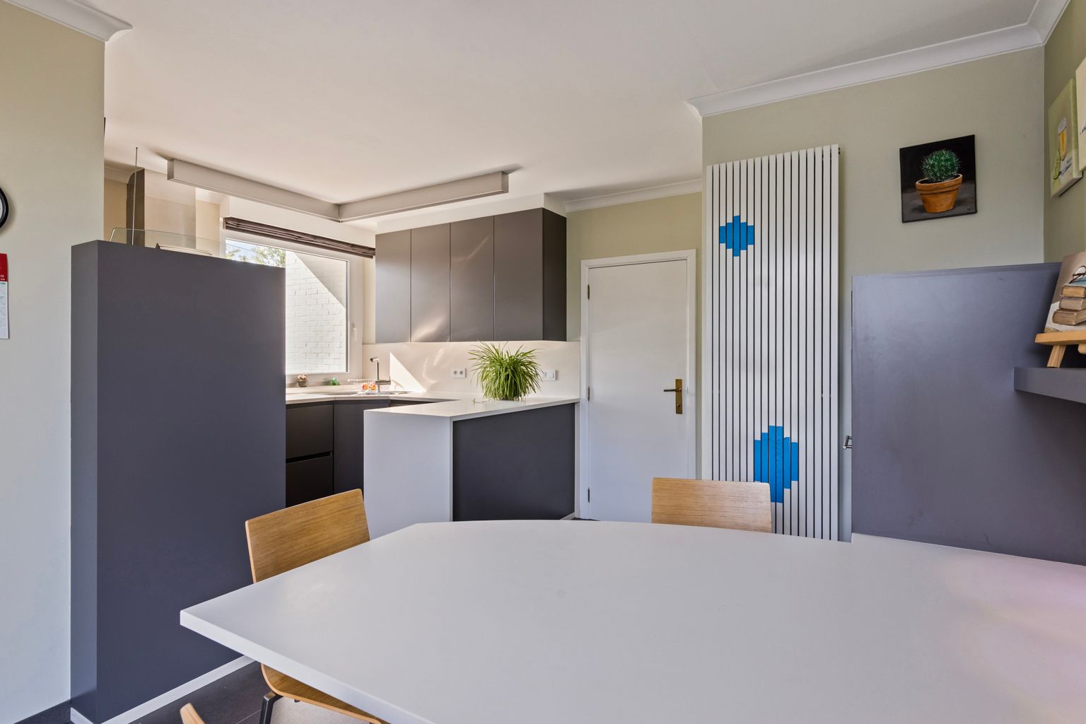 Ruime asbest vrije villa met magazijn en zwembad  foto 11