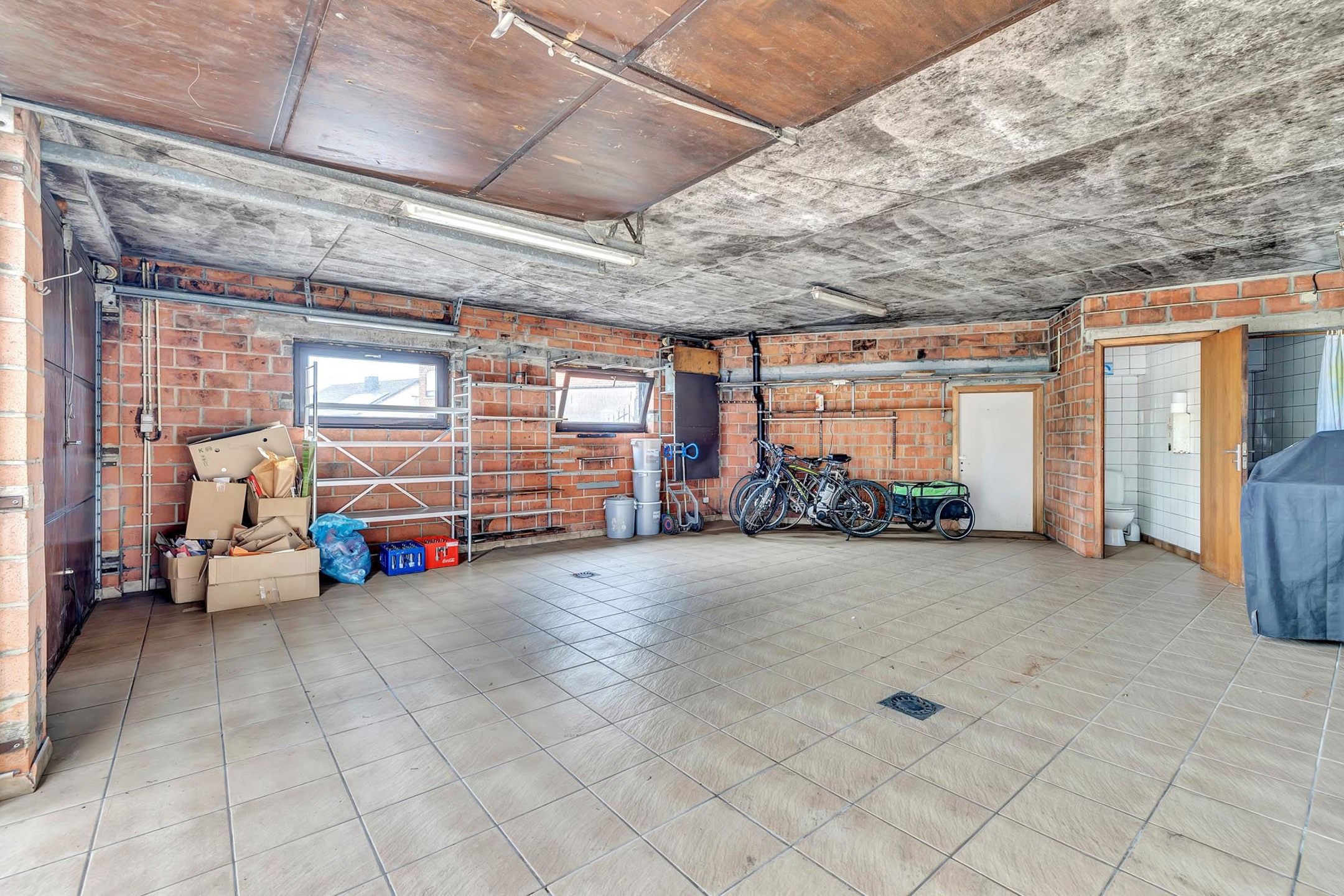 Handelswoning met ruime garage  foto 10