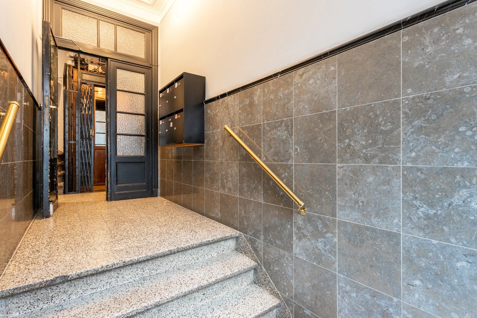 Karaktervol appartement met 2-3 slpk nabij het Brugmannplein. foto 27