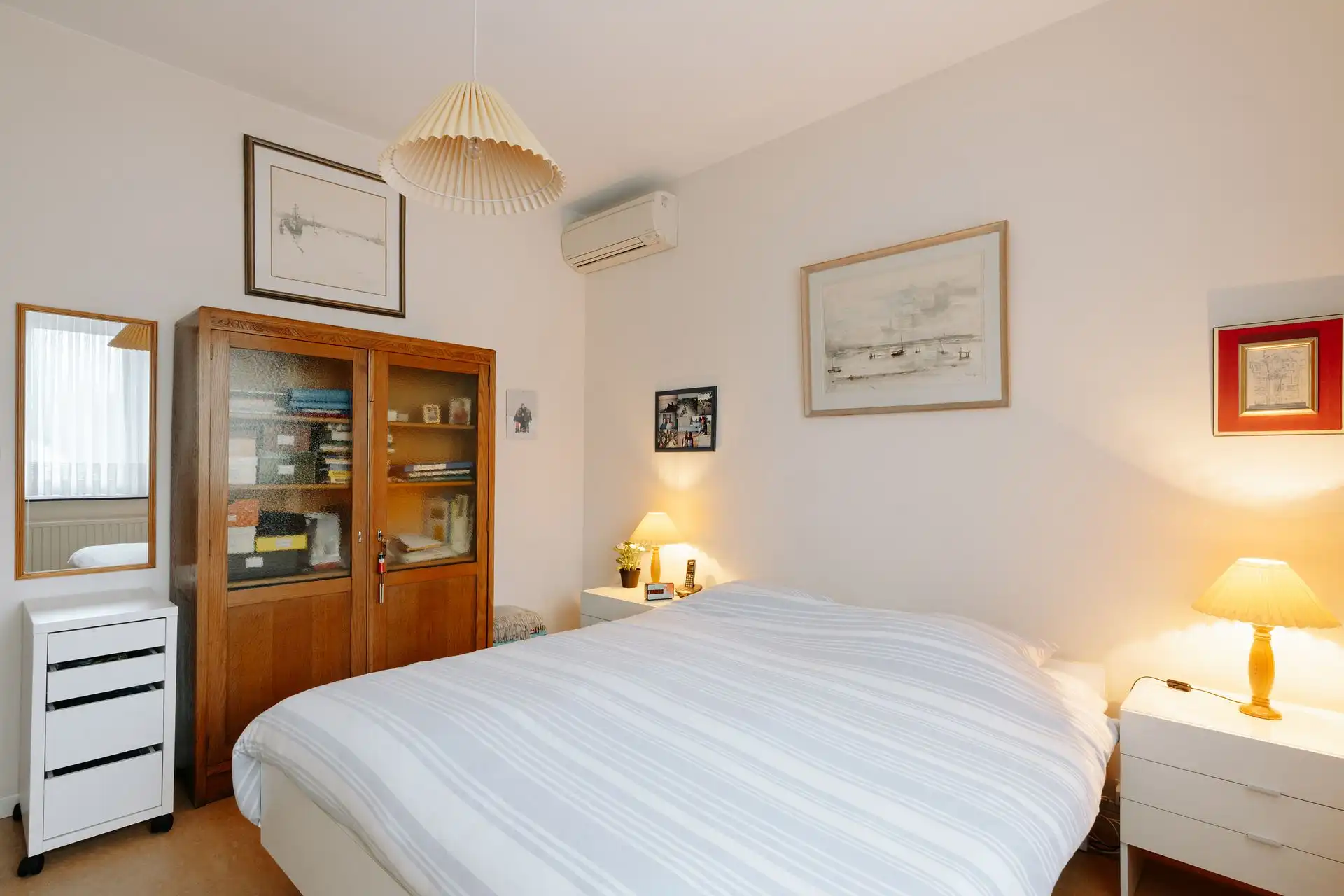 Ruim 3-slaapkamerappartement met karakter en autostaanplaats foto 13