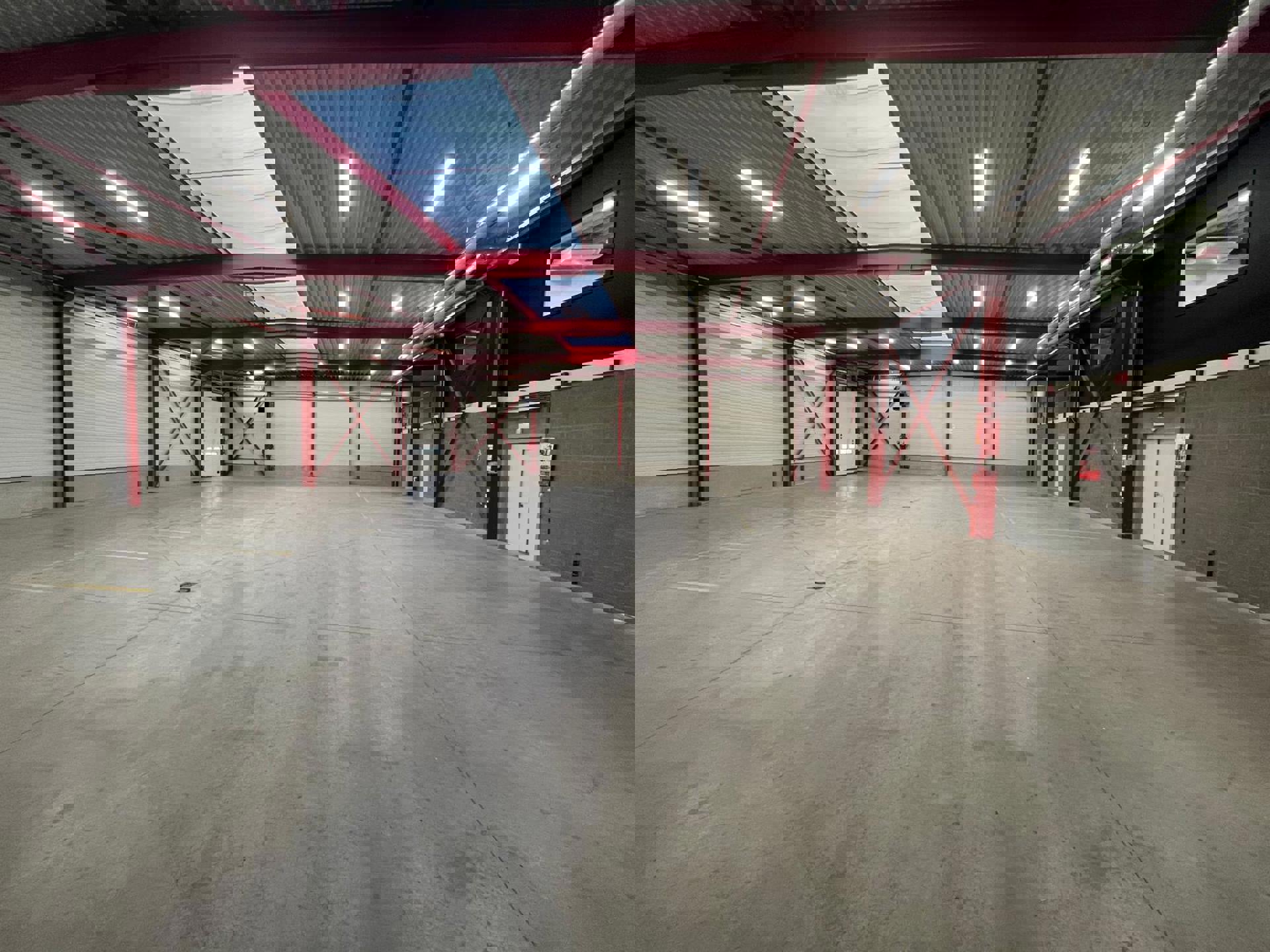 Modern alleenstaand bedrijfsgebouw te Genk foto 2