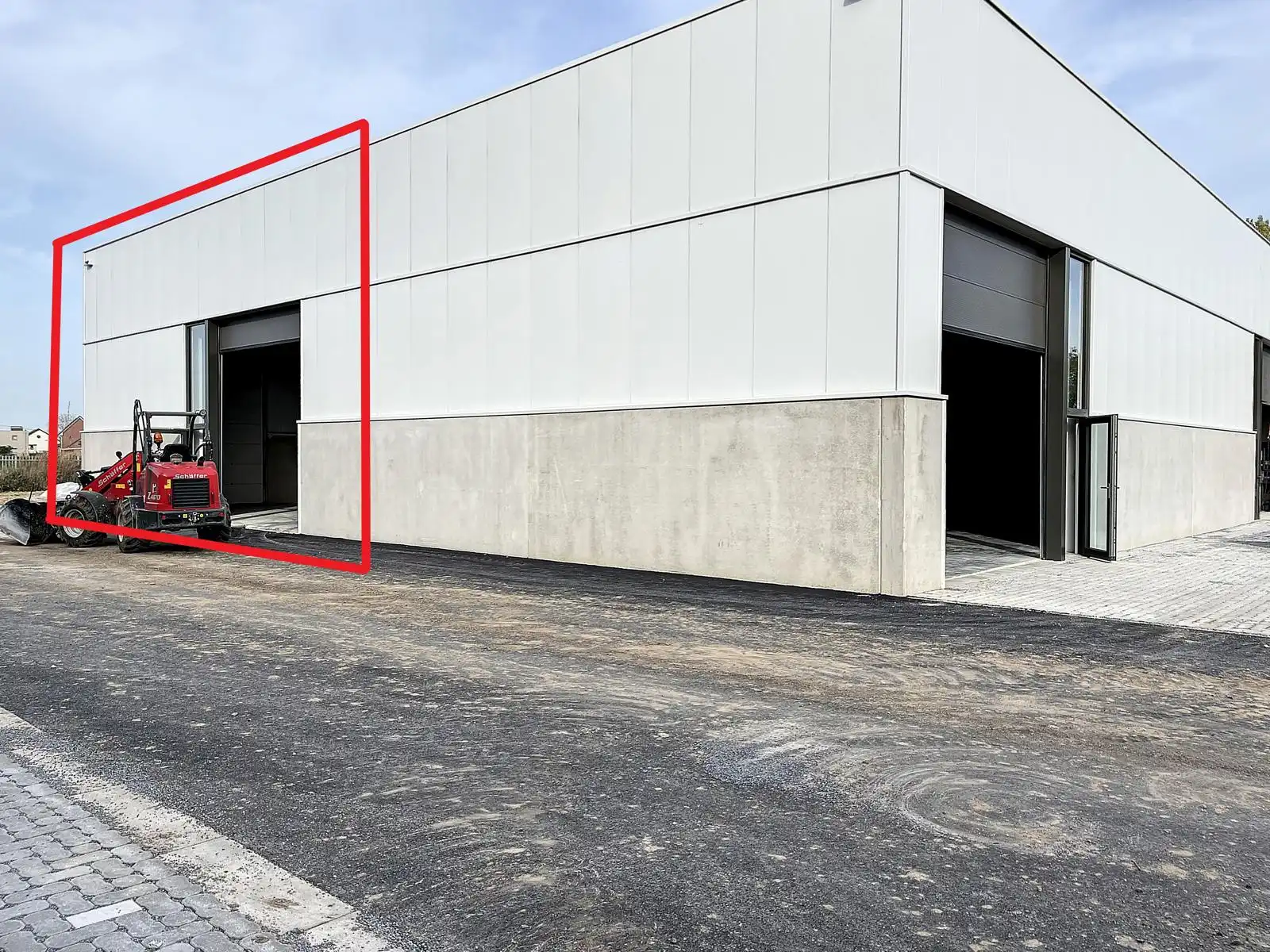 Bedrijfsunit van 144 m² in KMO-park 'Kallisto'.  foto {{pictureIndex}}