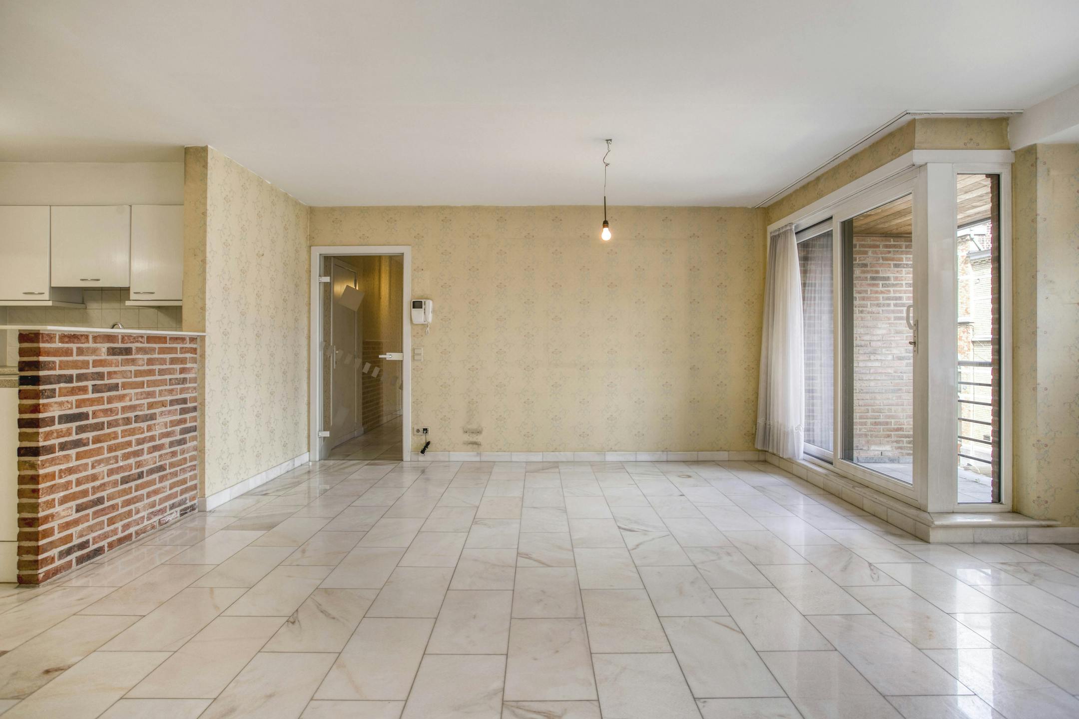 Ruim en lichtrijk appartement te koop in hartje Rumbeke foto 4