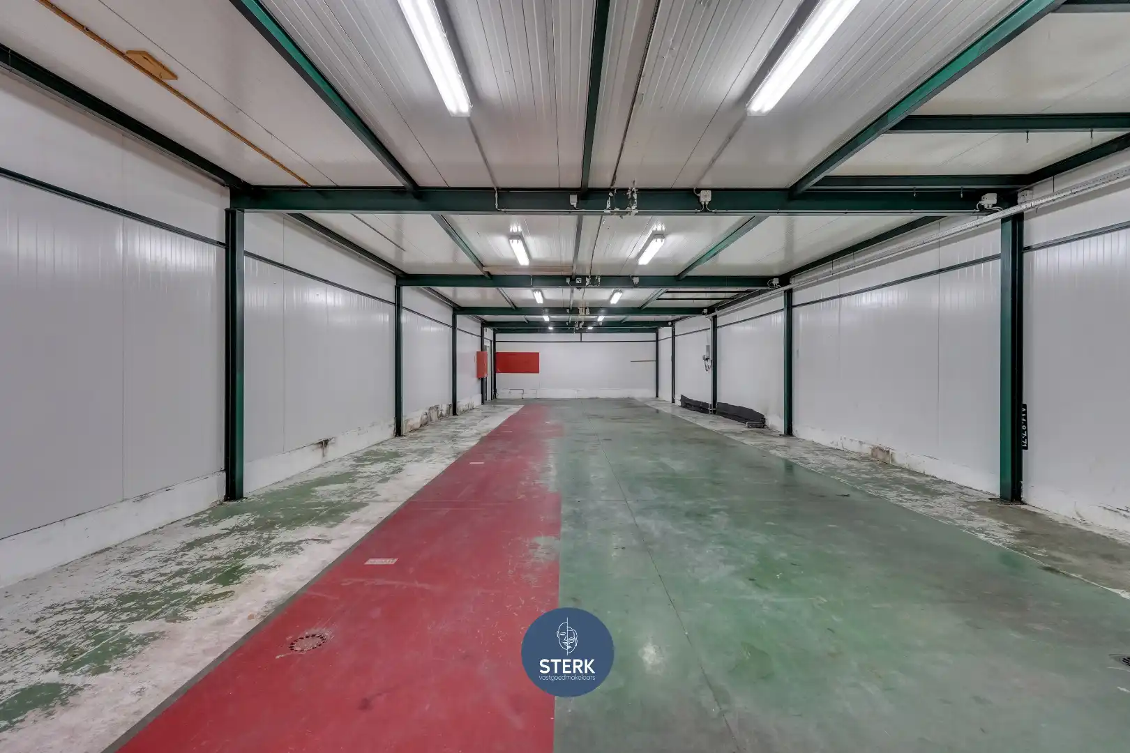 VEELZIJDIGE HANDELSRUIMTE + APPARTEMENT MET RUIME LOODS IN CENTRUM LANAKEN !  foto 13