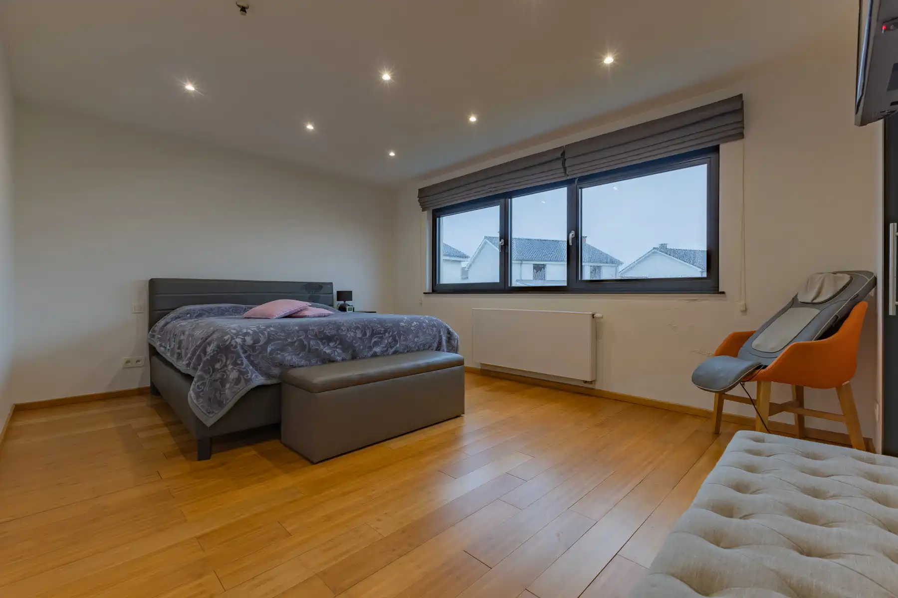 Gerenoveerde en goed onderhouden villa met 4 slaapkamers. foto 14