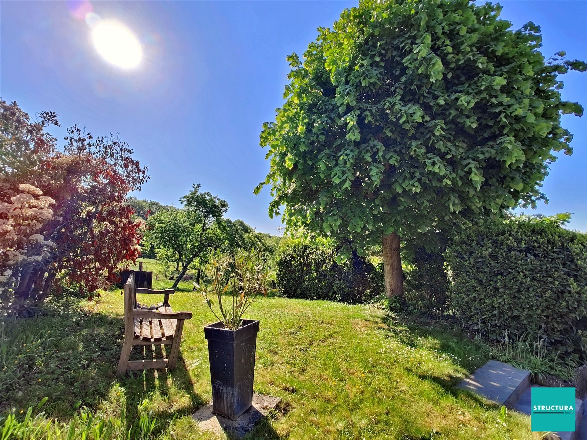 Woning op toplocatie met achterliggend groen foto 25