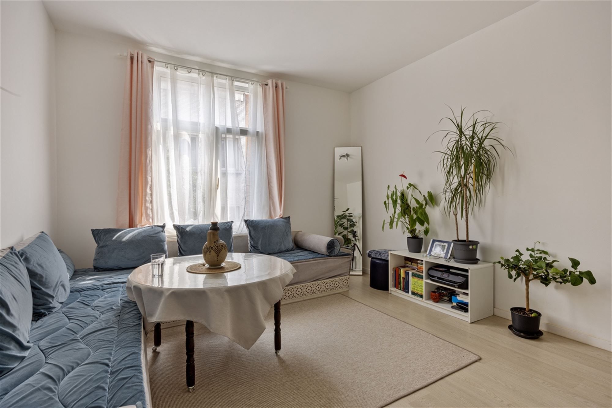 Gerenoveerd appartement met 2 slaapkamers foto 2