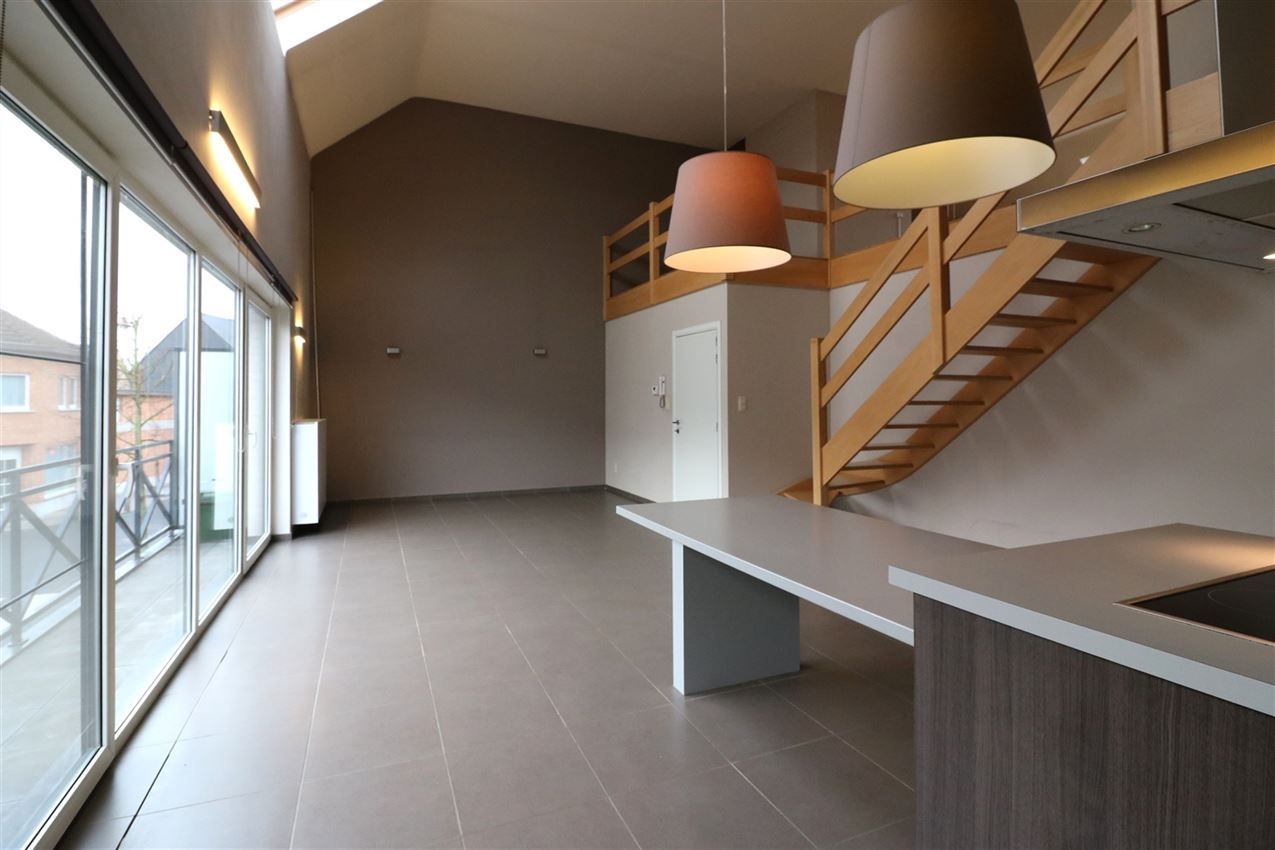 Fraaie loft met 3 slpk. en  twee autostaanplaatsen foto 7