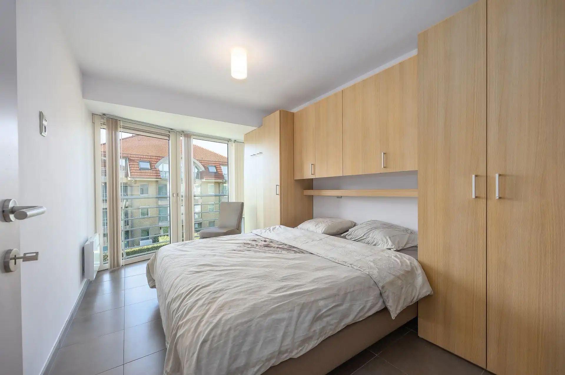 Zonnig 2 slpk hoekappartement met zuidgericht terras, garagebox, kelder en staanplaats foto 6