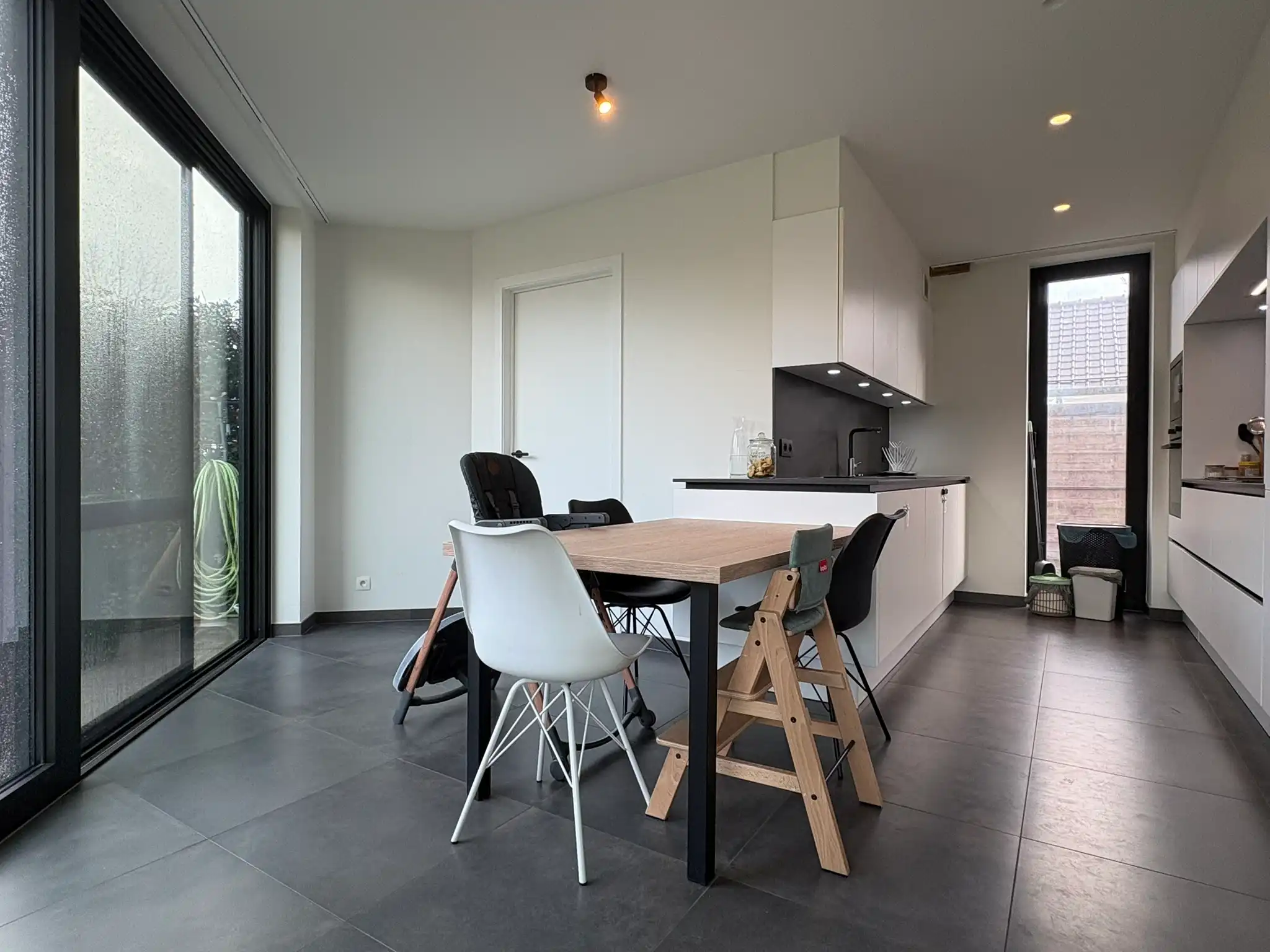 Energiezuinige woning met 3 slaapkamers en praktische tuin foto 4