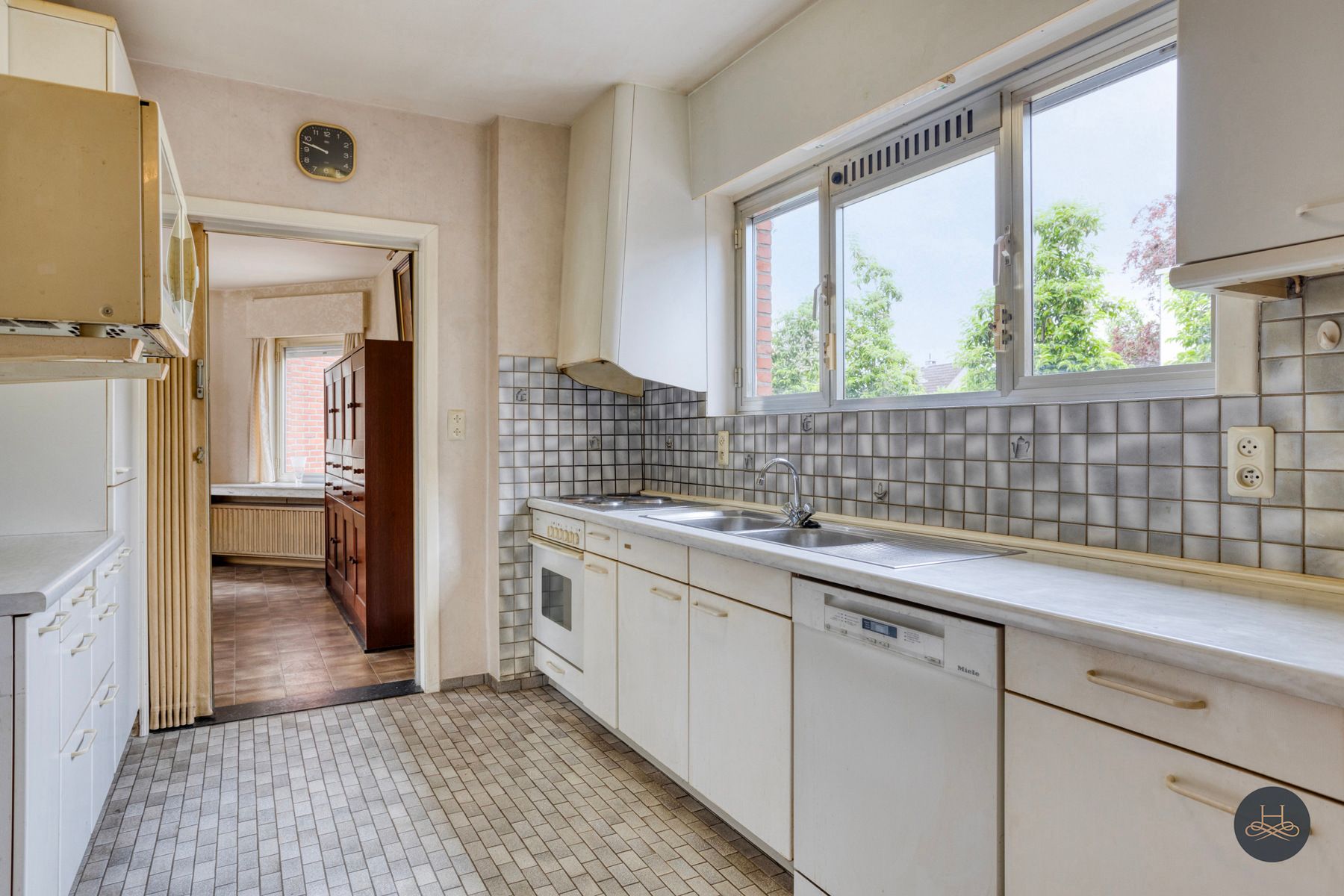 Ruime woning in een rustige groene wijk op een groot perceel foto 31