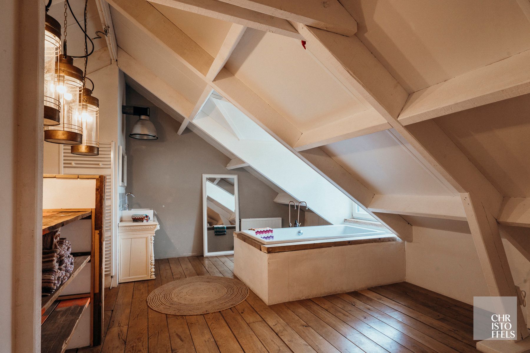 Gerenoveerde langgevel hoeve op een perceel van 1.060 m²!  foto 19