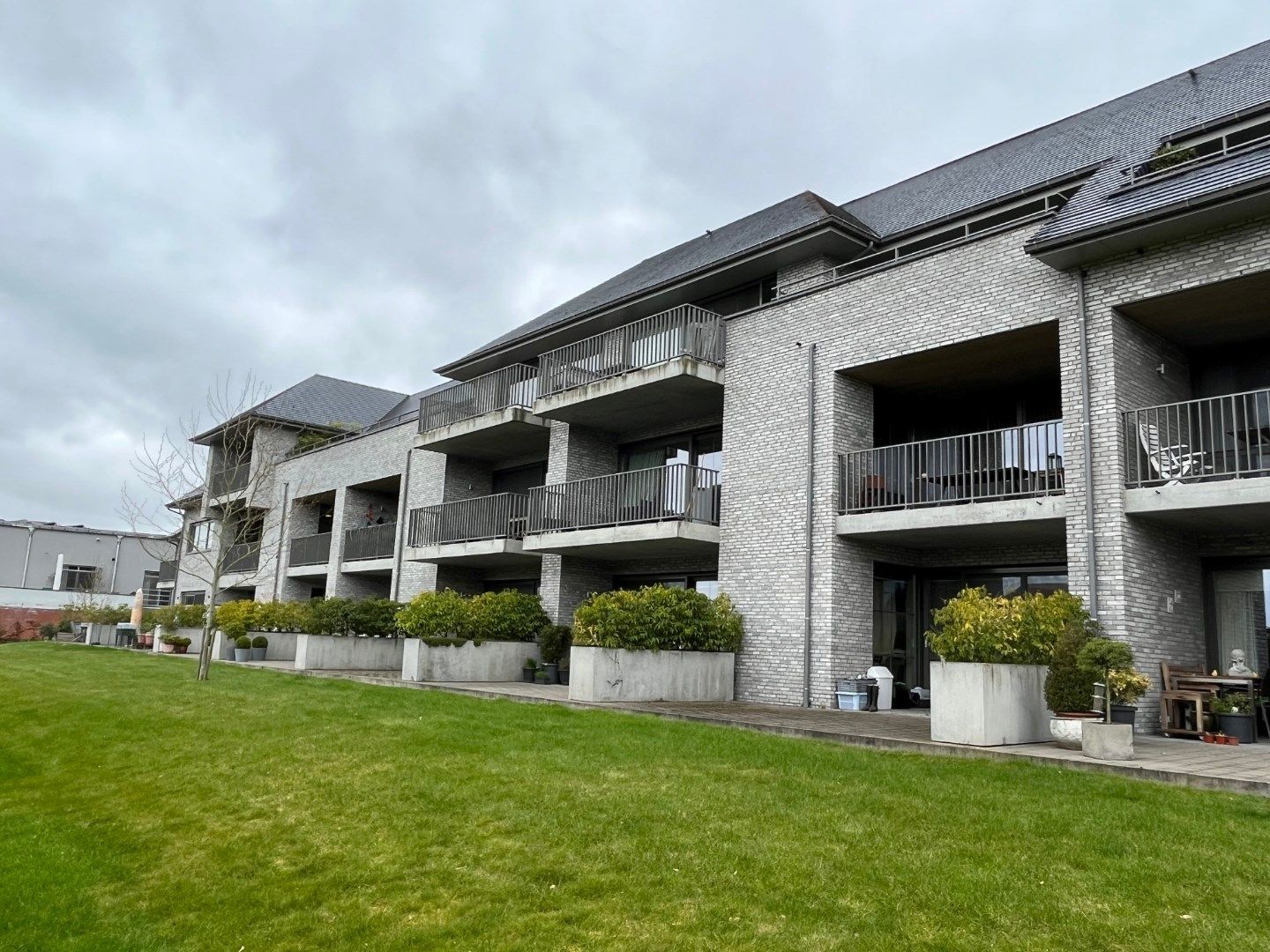 Hedendaags 2-slpk-appartement met groot terras foto {{pictureIndex}}