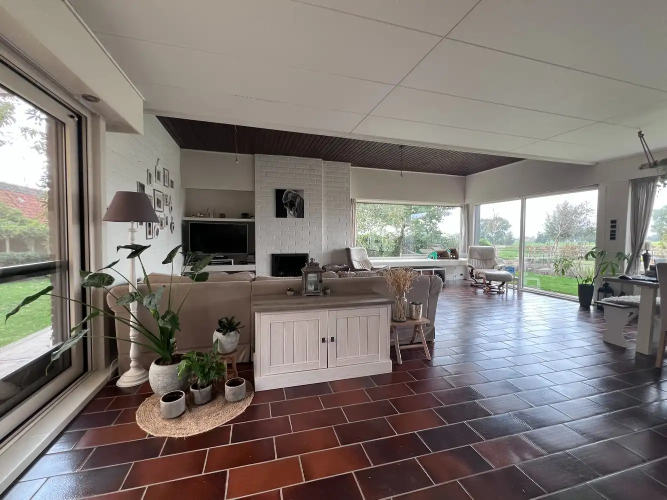 Landelijk gelegen woning met 4 slaapkamers en weide. foto 2