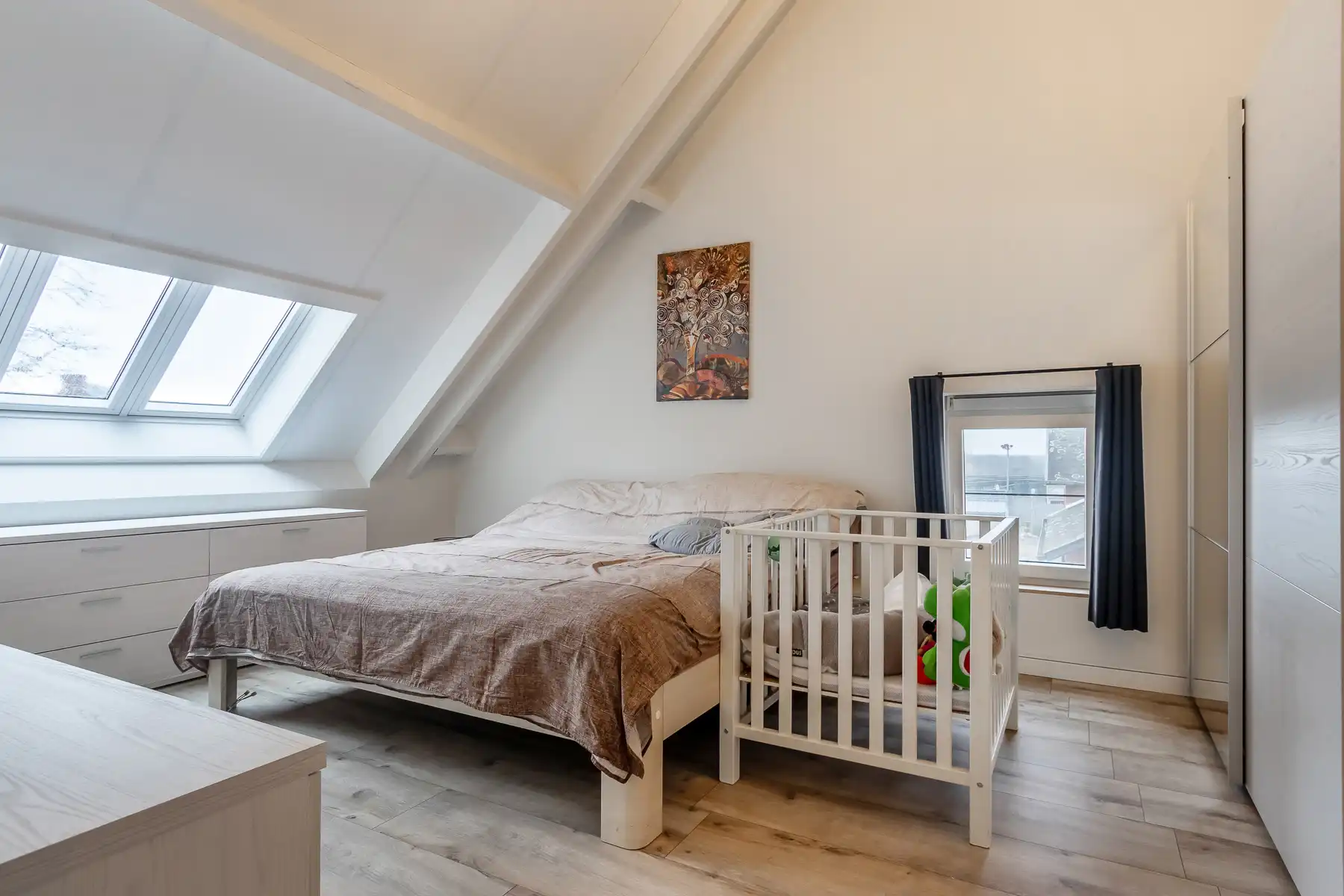 Ruime, gerenoveerde gezinswoning met 3 slaap- en 2 badkamers foto 20