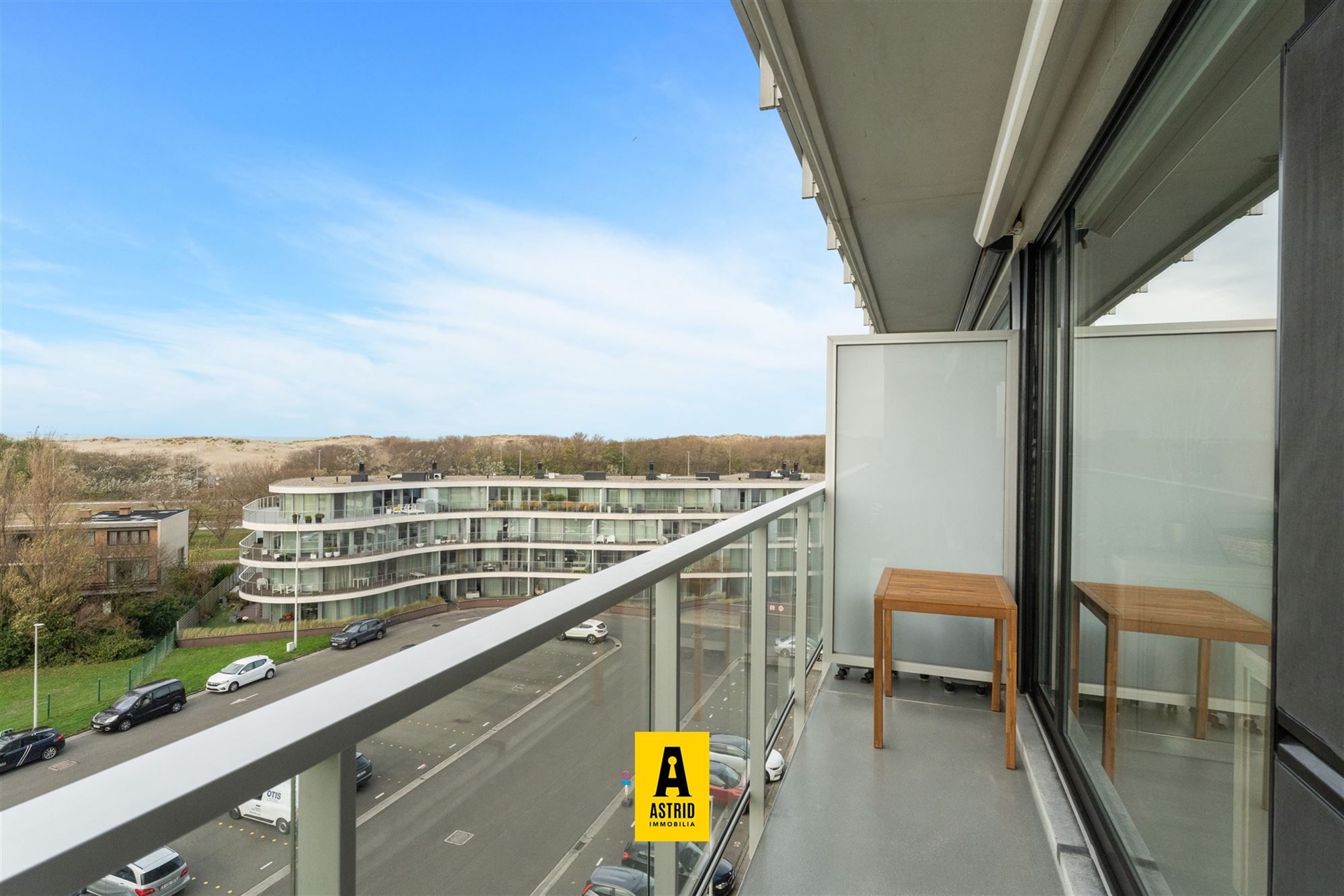 Volledig gerenoveerd appartement met zeezicht in Bredene foto 3