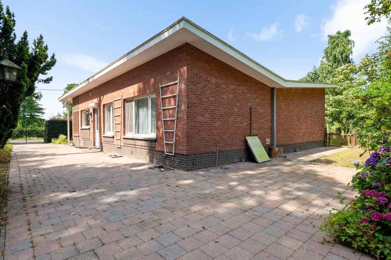 Te renoveren, alleenstaande laagbouwwoning met 3 slaapkamers op fantastisch perceel in Kalmthout! foto 14