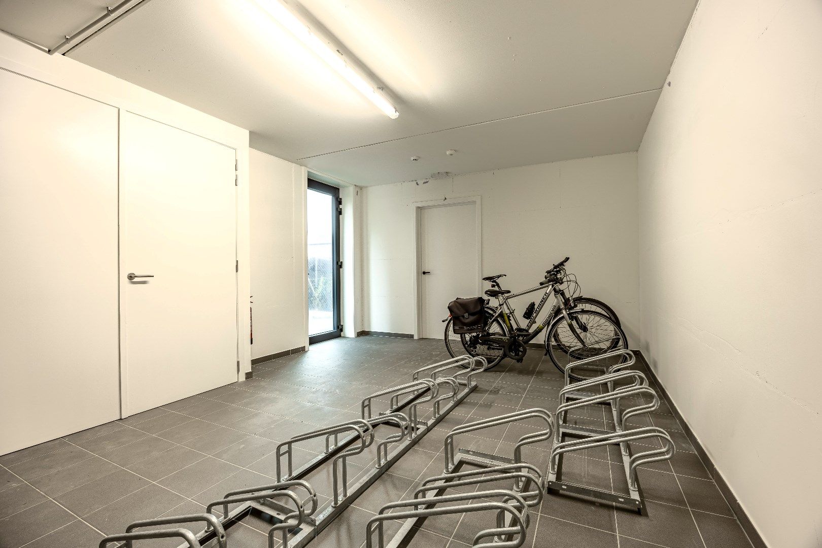 Nieuwbouw gelijkvloers appartement met zonnige tuin gelegen in "Residentie Dunique" te Bredene - duinen! foto 4