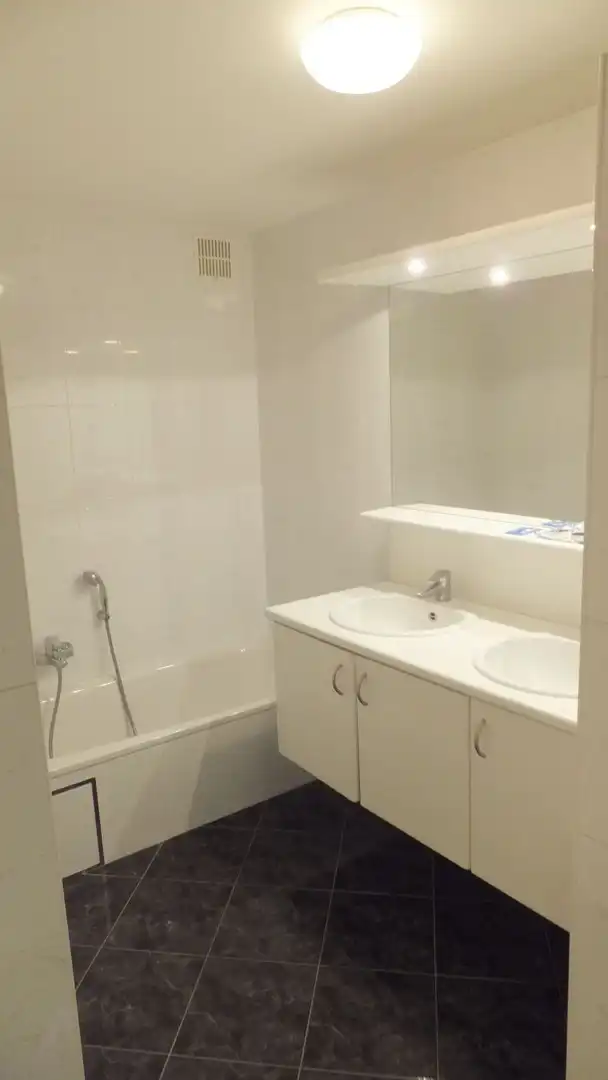 Rustig gelegen appartement met terras, garagebox en lift foto 7