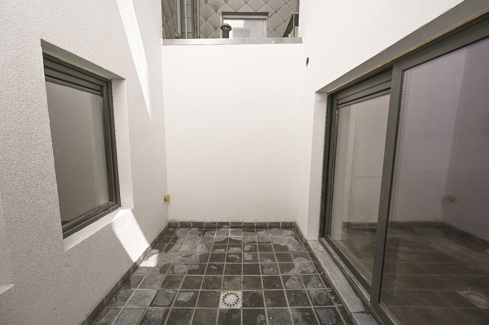KNAP GELIJKVLOERS APPARTEMENT MET STADSTERRAS foto 4