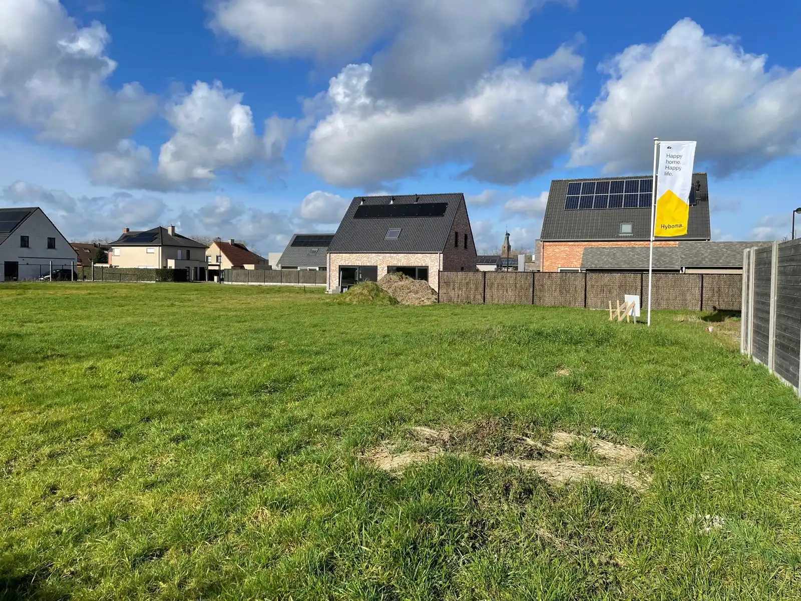 Ruim villaperceel foto 2