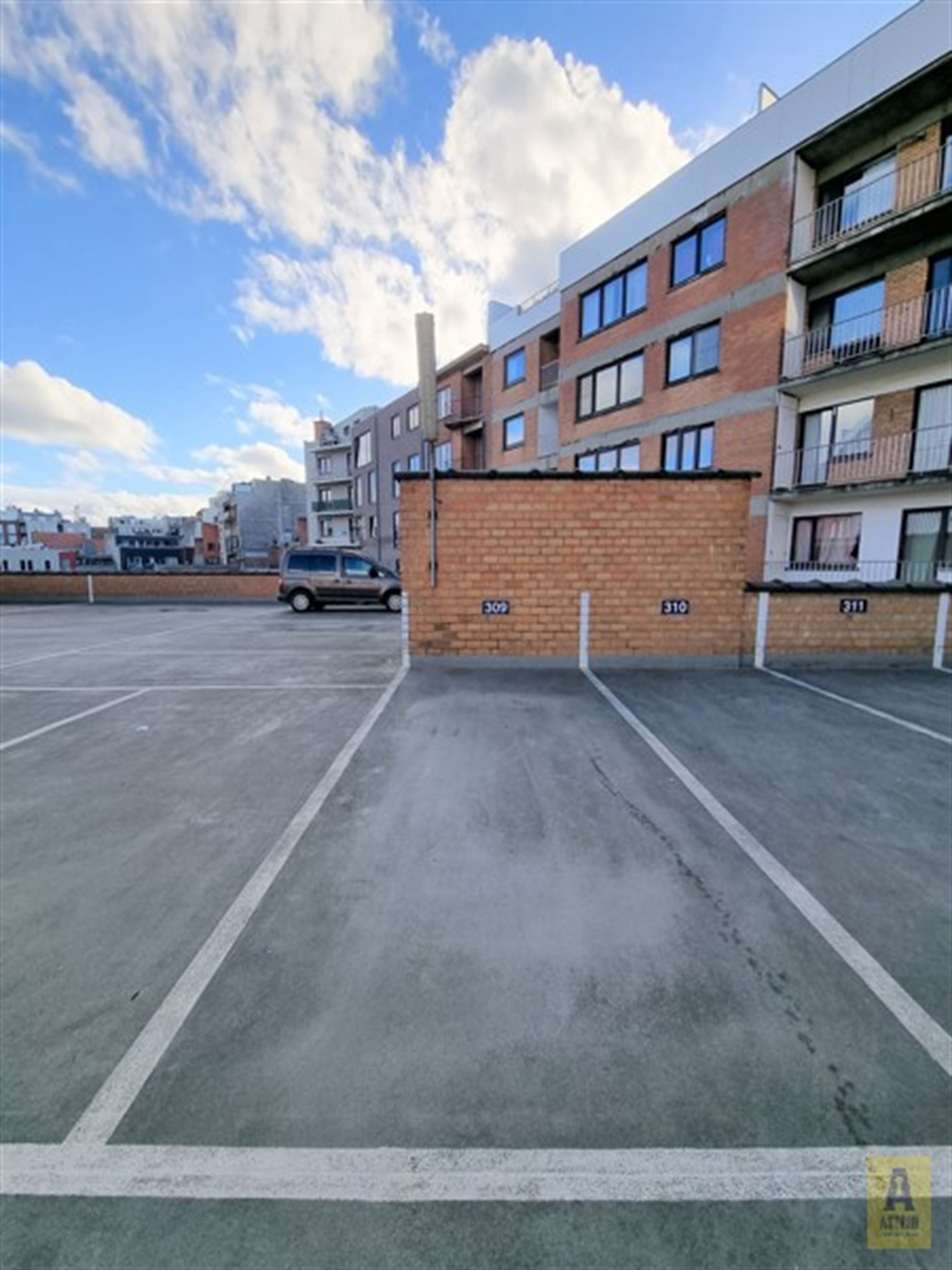 Autostaanplaats te huur centrum Oostende! foto 4