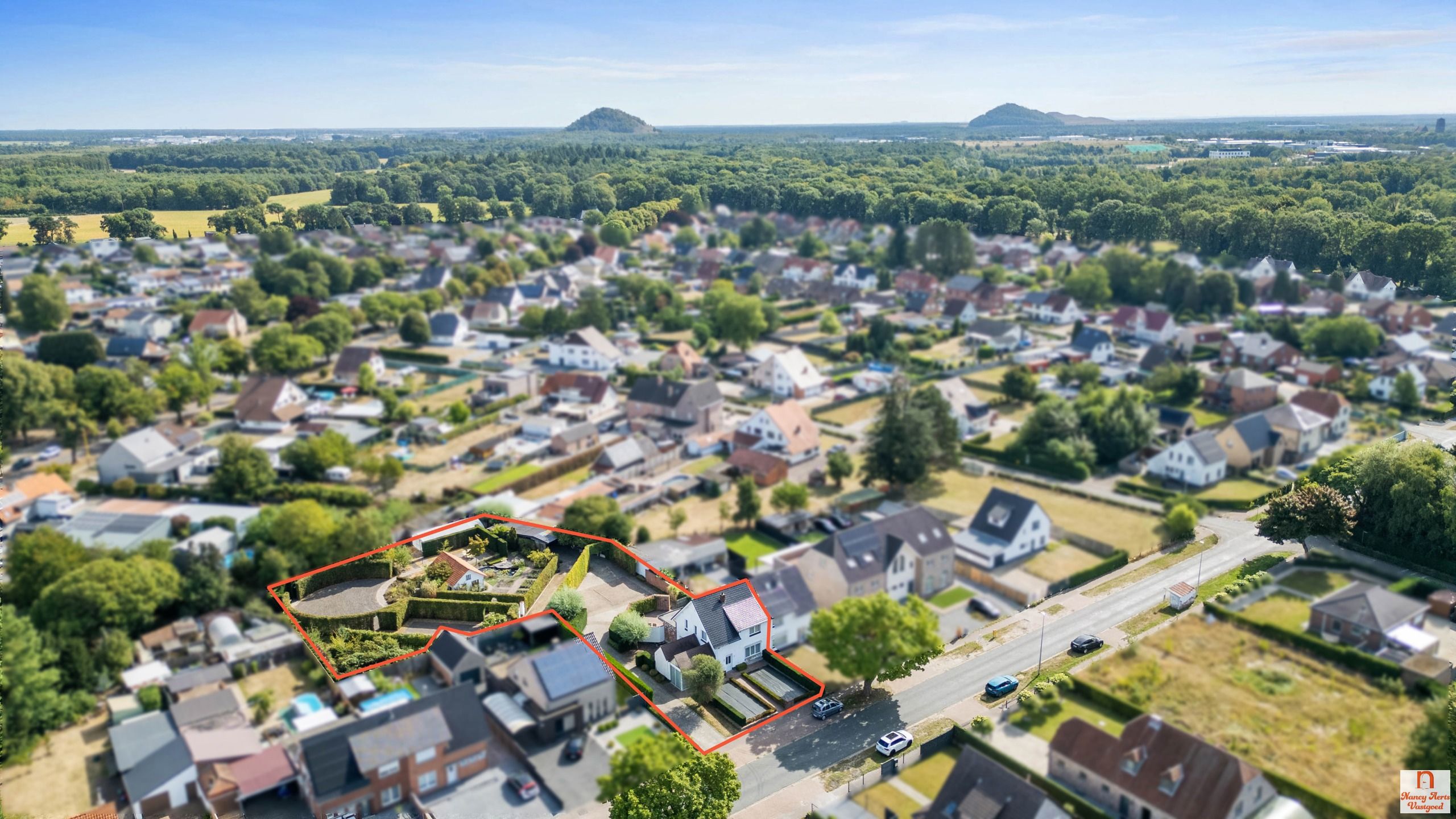 Instapklare woning met uitzonderlijk grote tuin met vijver foto 27