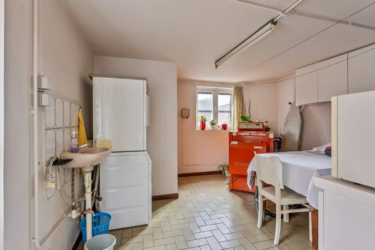 Woning met 5 slaapkamers en grote tuin. foto 18
