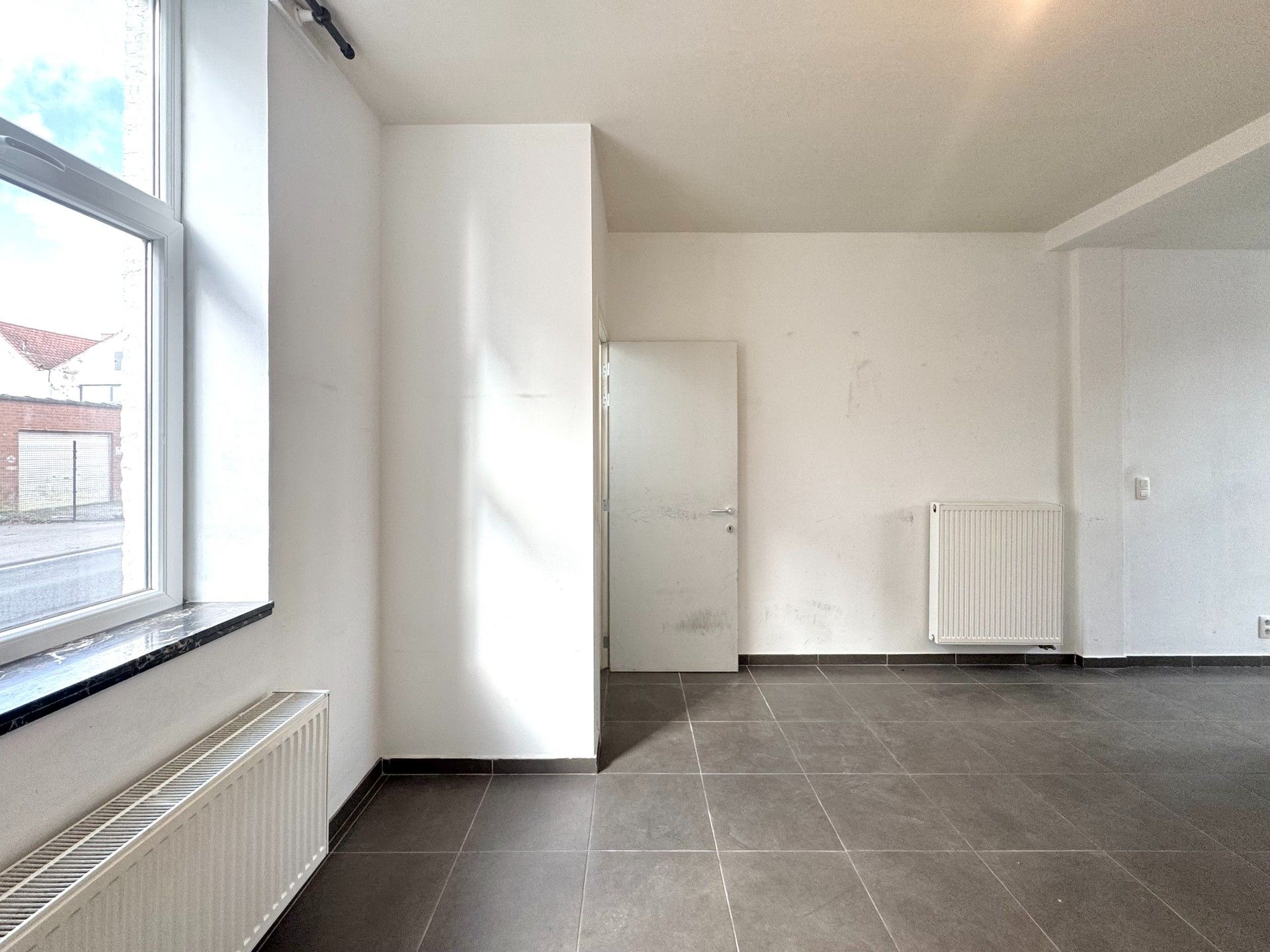 GEZELLIG INSTAPKLAAR HUISJE MET 3 KAMERS & TUIN foto 3