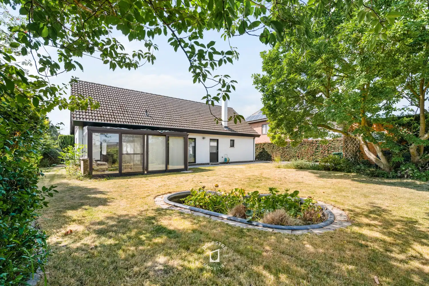 RUIME WONING met garage voor 2 wagens en grote tuin op centrale ligging in Welle foto 2
