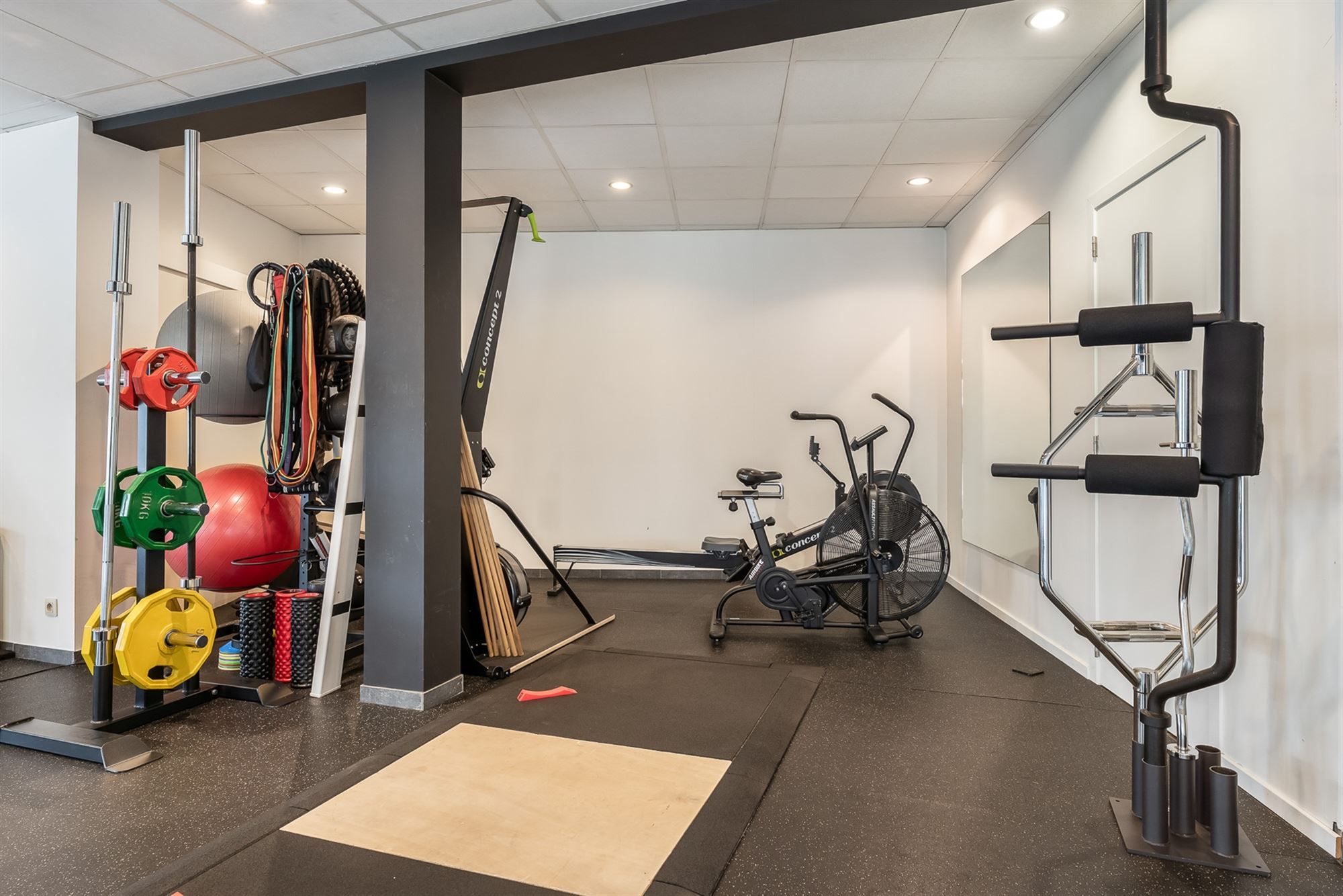 ZEER GOED GELEGEN HANDELSRUIMTE (110M²) MET BUREAU EN KITCHENETTE TE PAAL foto 7