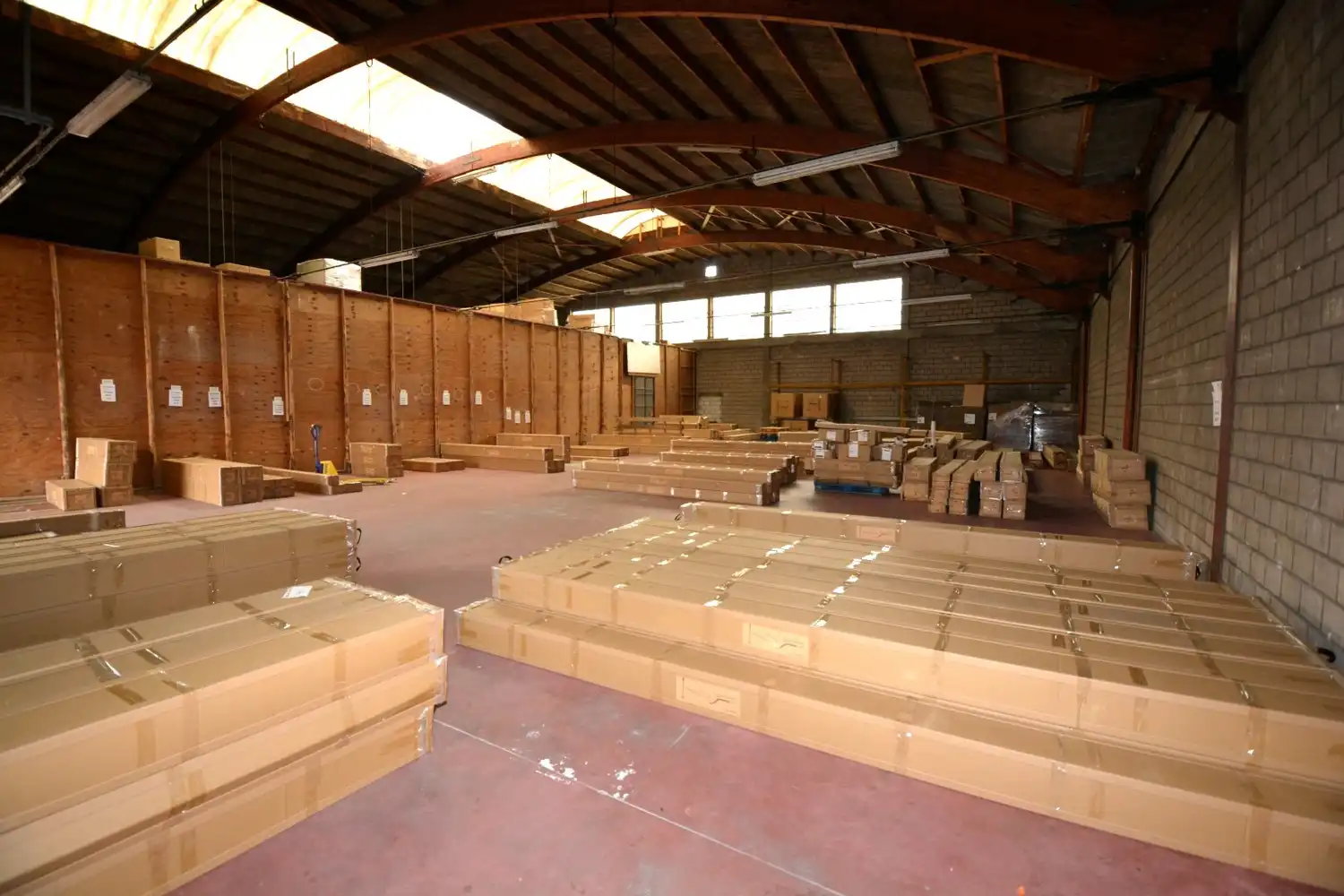 RUIM MAGAZIJN (405 m²) MET BUREEL (58 m²)! foto 4