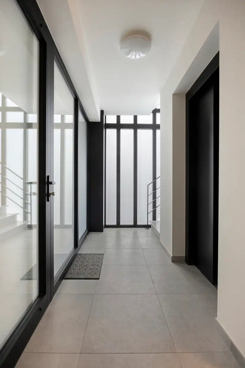 Ruim en lichtrijk appartement met hoogwaardige afwerking foto 6