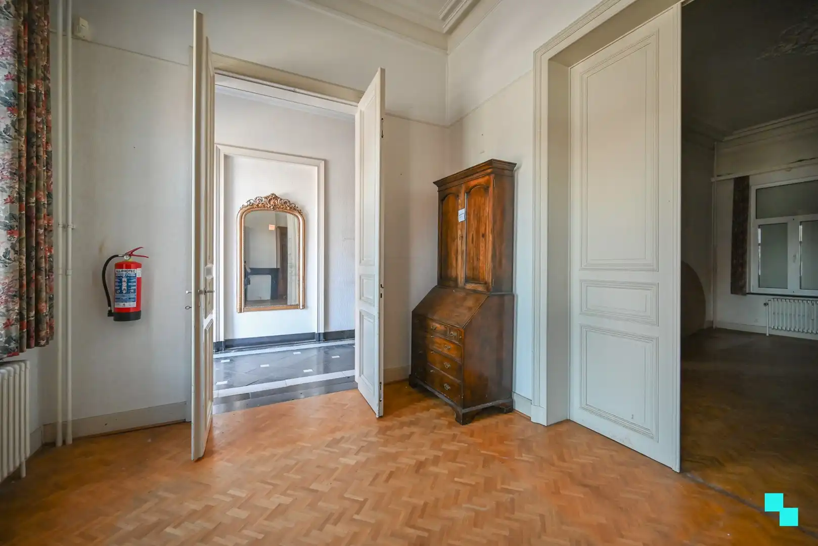 Karaktervolle voormalige pastorie met vier slaapkamers gelegen op een perceel van 1.605 m² foto 11