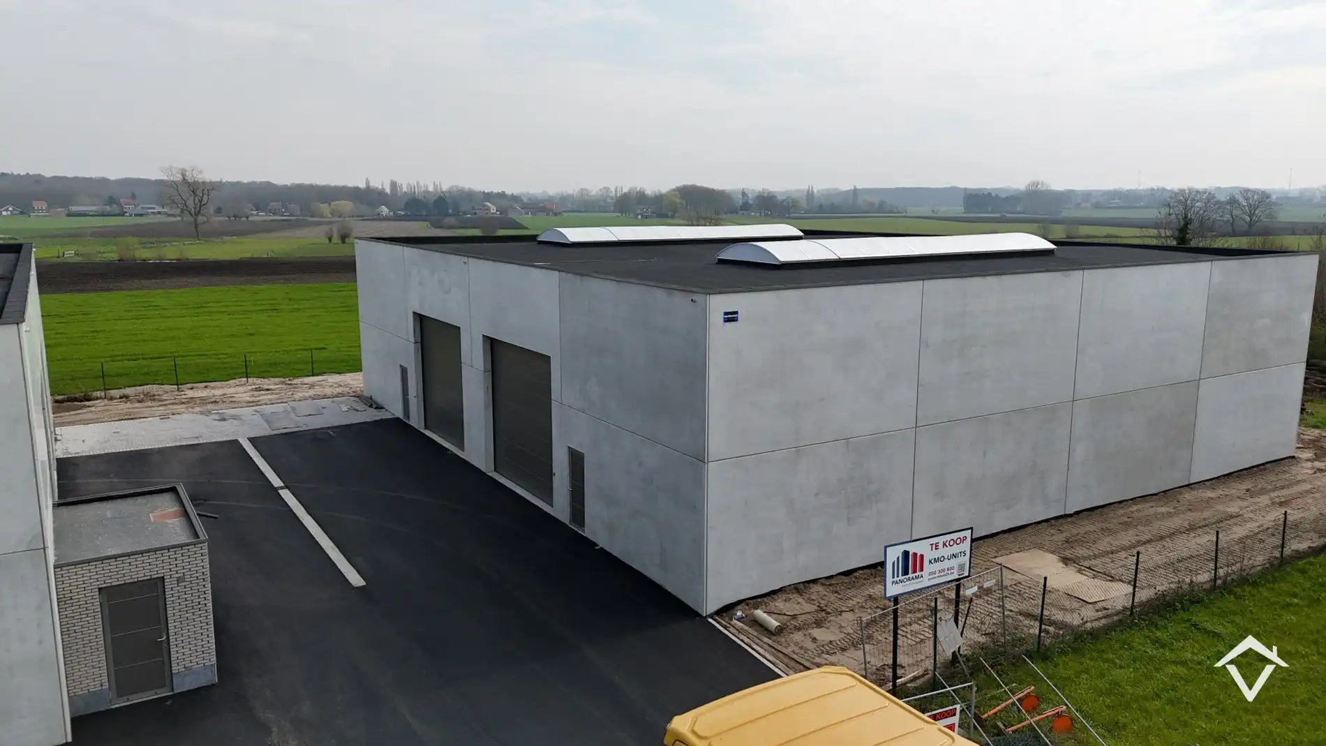 Nieuwbouw loods KMO-UNIT te koop – 256 m² met 1 parkeerplaats inbegrepen op de industriezone te Aartrijke foto 3