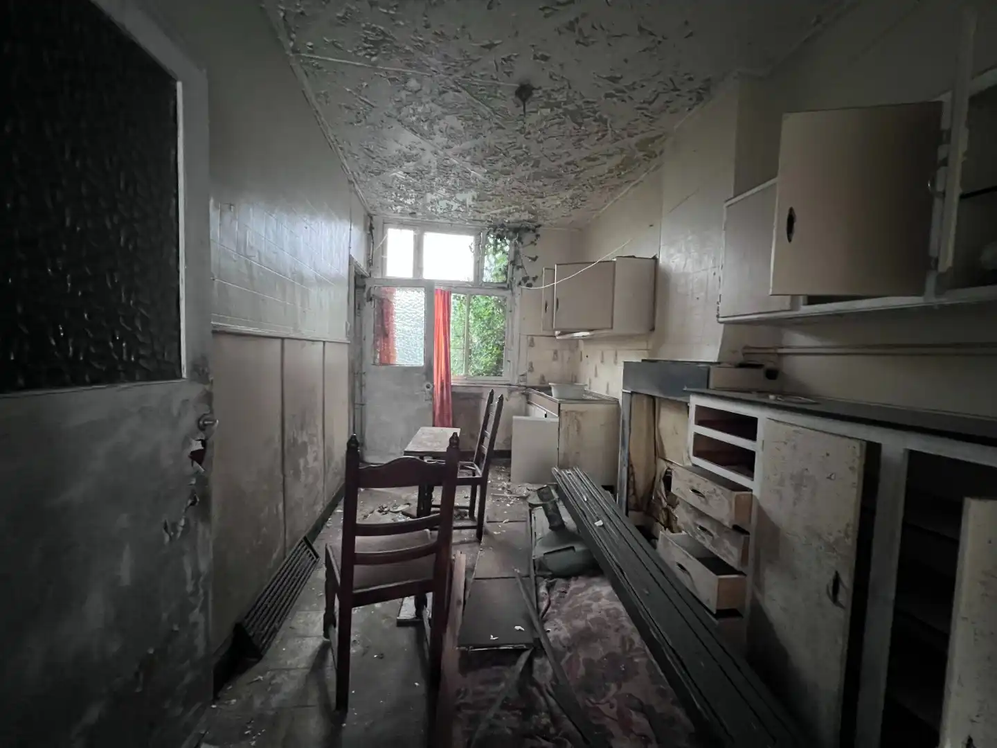 Te renoveren woning met drie slaapkamers te koop in Eeklo foto 6