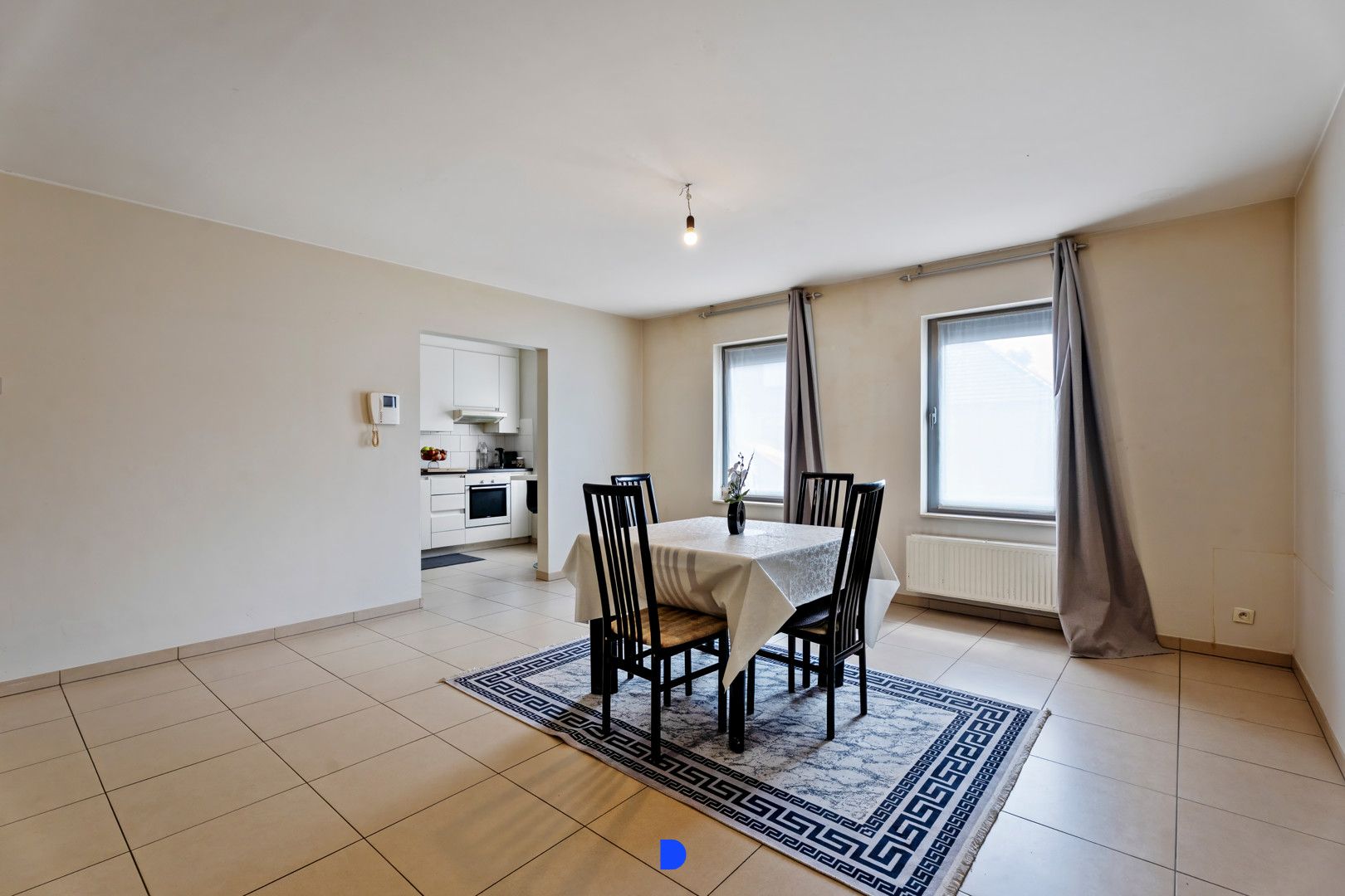 Ruim gelijkvloers appartement met terras. foto 3