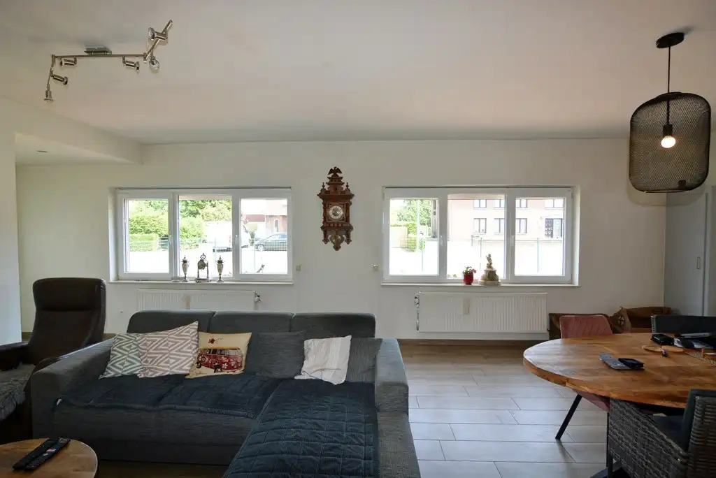 Gelijkvloers appartement met 3 slpks, veranda, tuin en garage foto 4