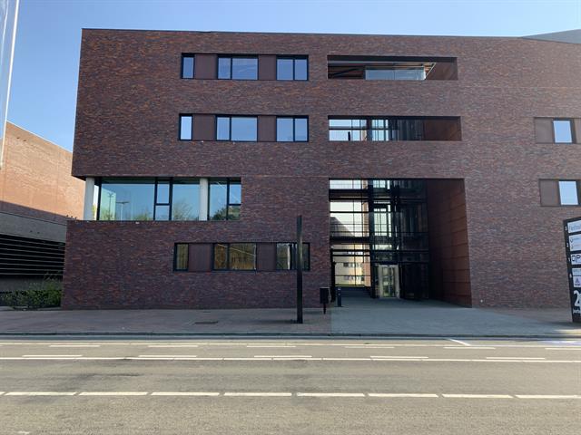 Kantoor met unieke ligging in Genk centrum! foto 9