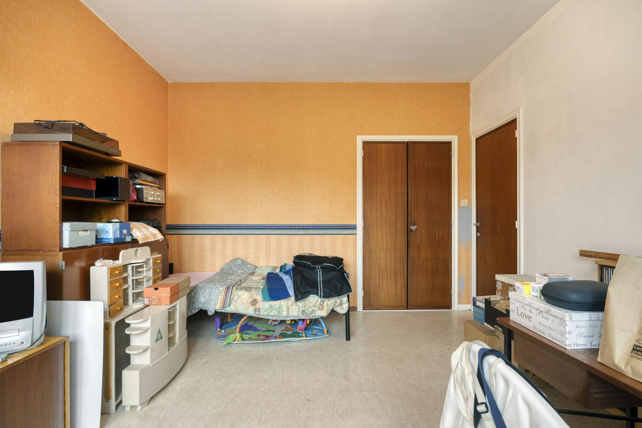 Ruim huis te koop Merksem met garage en zonnige tuin foto 13