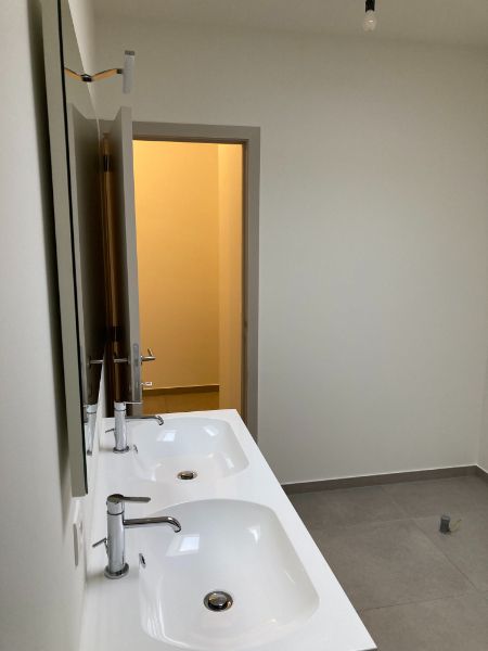 2 slaapkamer app met ruim terras en carport foto 8
