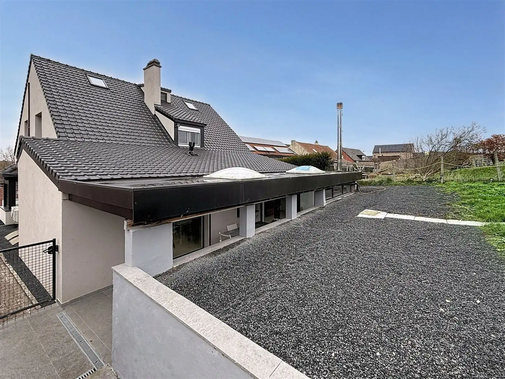 Ruime gerenoveerde woning, 5 slpks, 2 bdks, tuin, 11a 11ca  foto 32