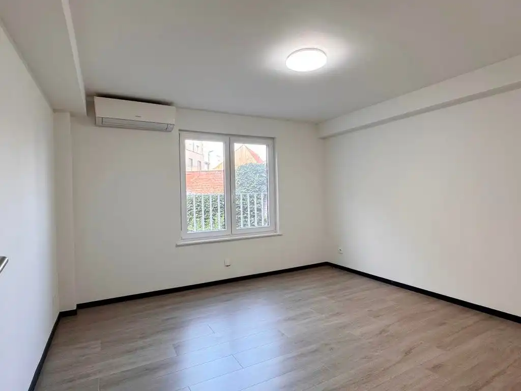 Moderne instapklare 2-slaapkamer appartement in de Koning Boudewijnstraat, Gent - ideale huurwoning! foto 10