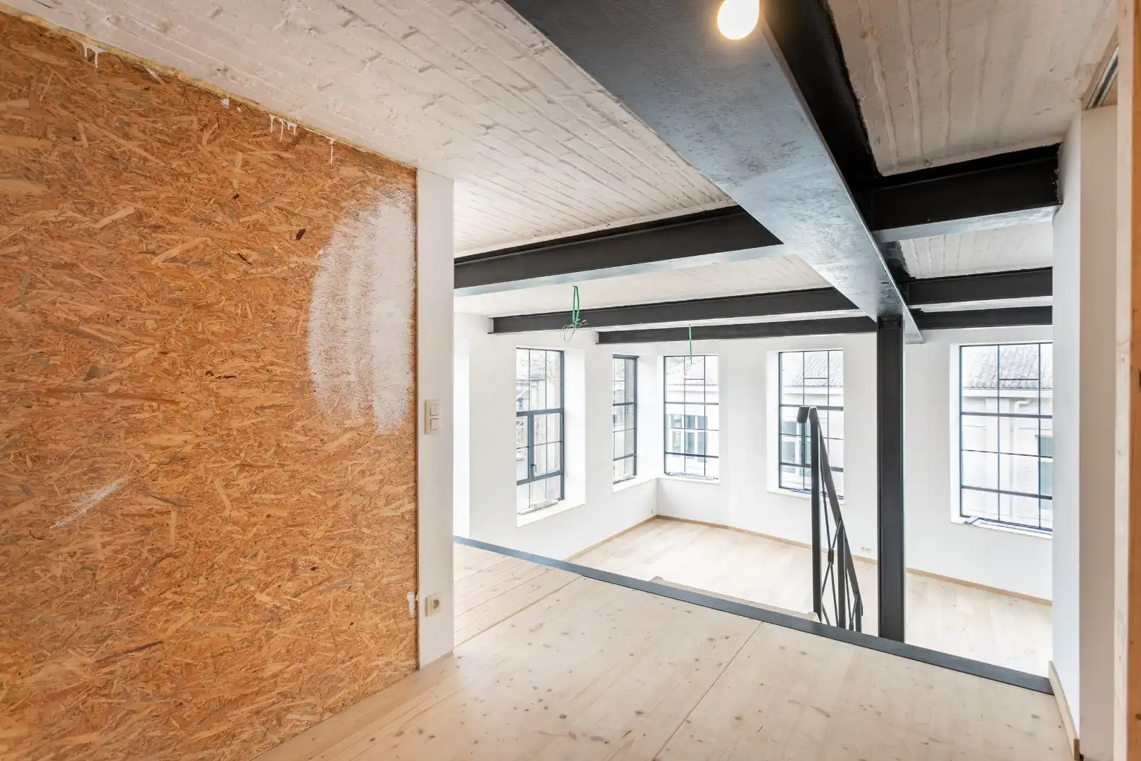 Opbrengsteigendom met gerenoveerde loft (EPC B) en atelier (100m²) naast het station van Braine-le-Comte foto 14
