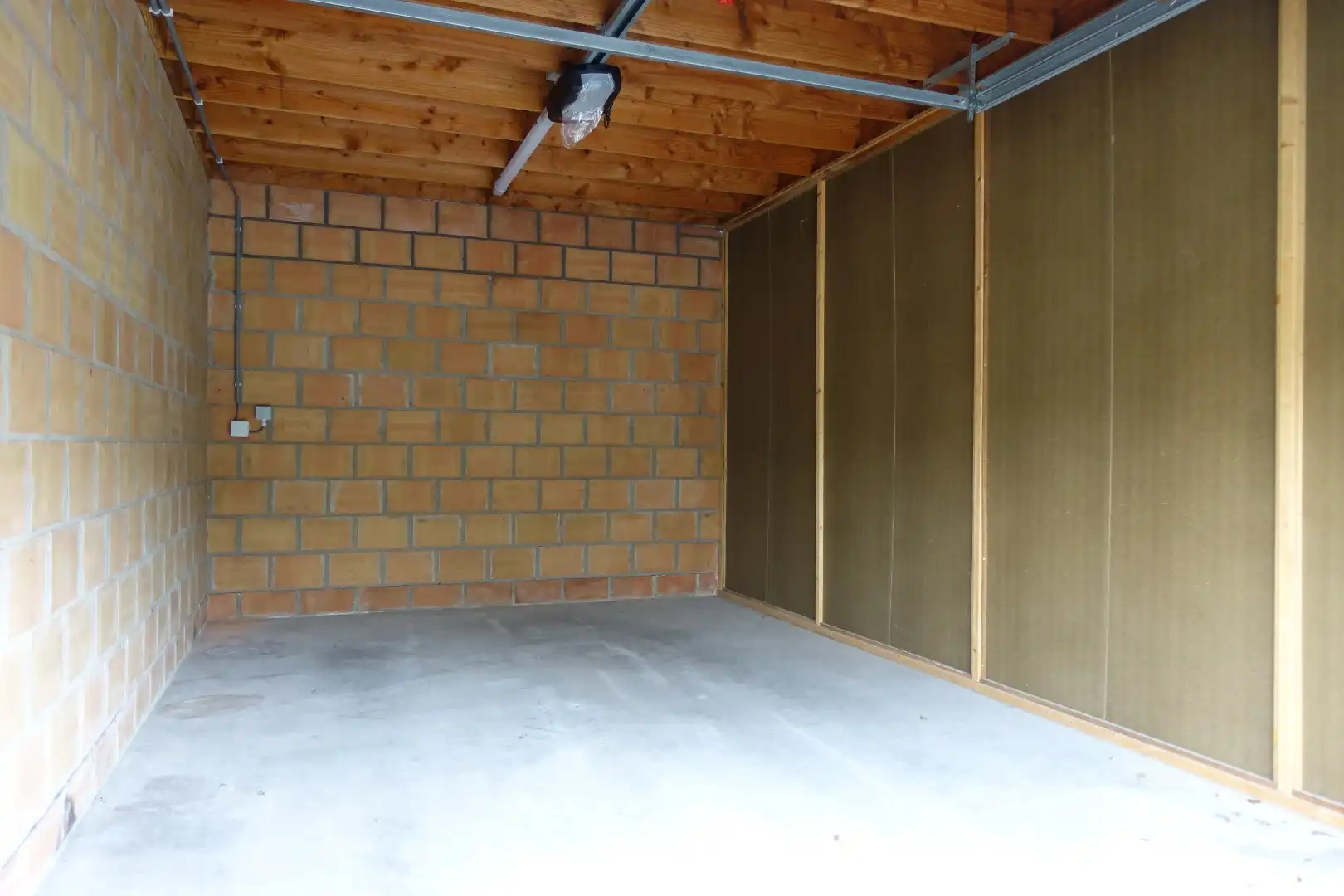 Garagebox op uitstekende ligging te Sint-Andries foto 2