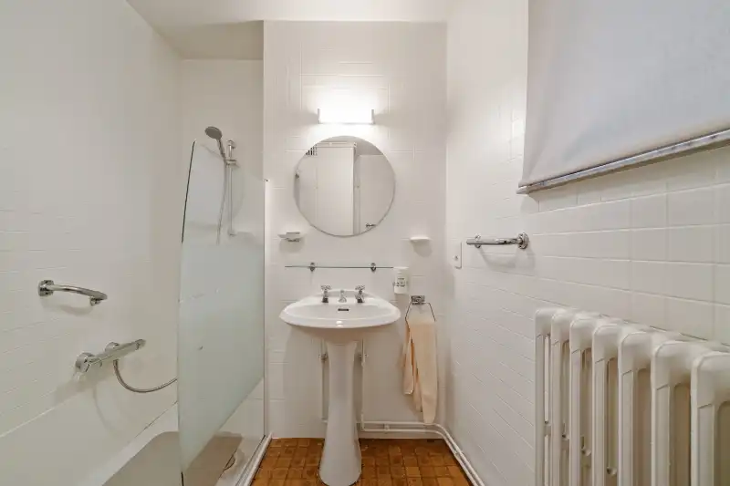 Roeselare-stadskern. PENTHOUSE op 6de verdieping aan het Coninckplein gelegen, met 2 slaapkamers, ochtendterras en avondterras. Een pareltje met unieke ligging ! foto 10