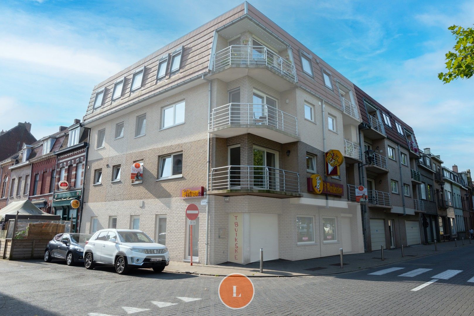 centraal gelegen appartement met een bewoonbare opp van 175m² foto {{pictureIndex}}