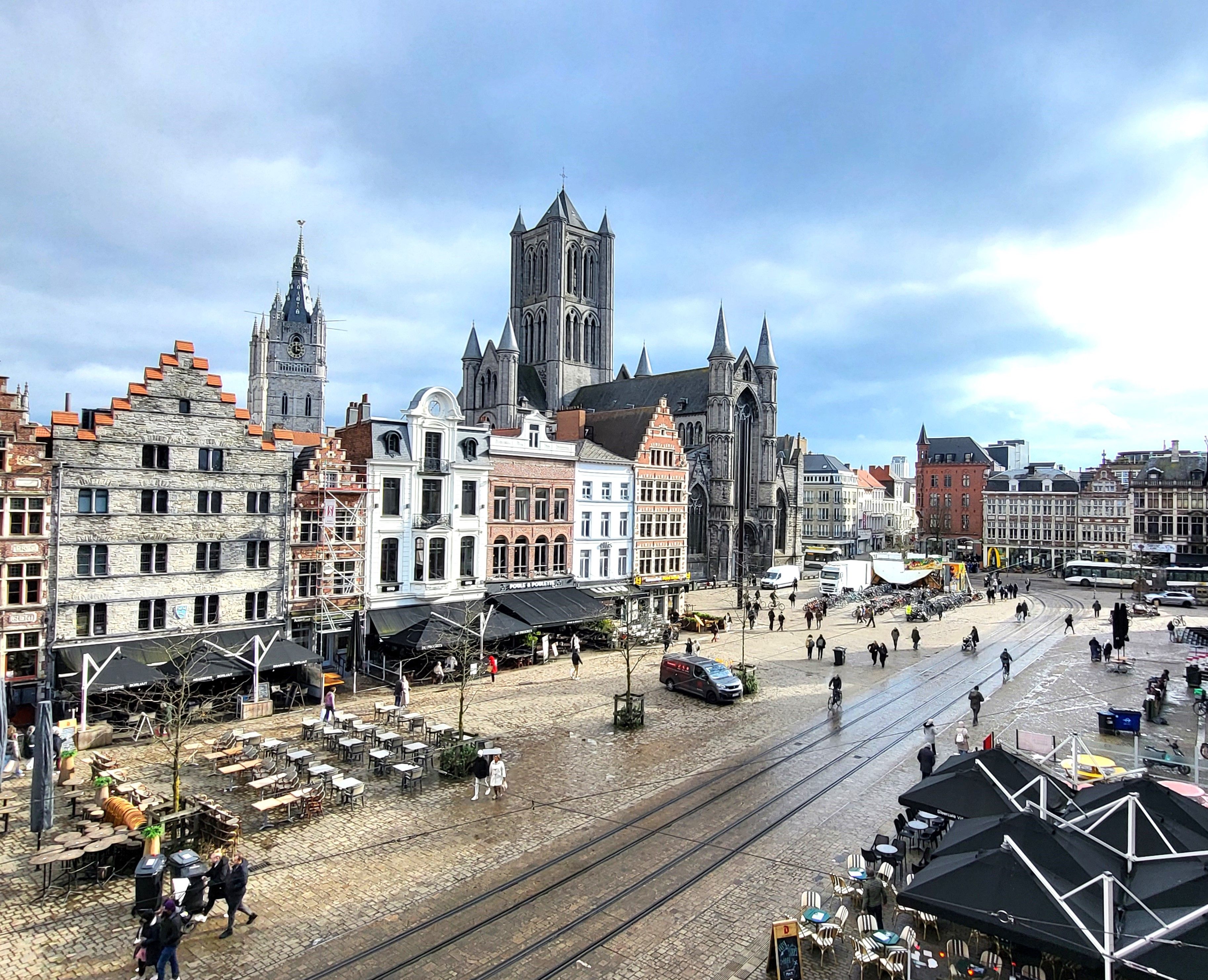 TWEE VRIJ RECENT GERENOVEERDE APPARTEMENTEN IN 2020 MET 1 SLAAPKAMER EN TERRAS, in het centrum van de Stad Gent.  foto 4