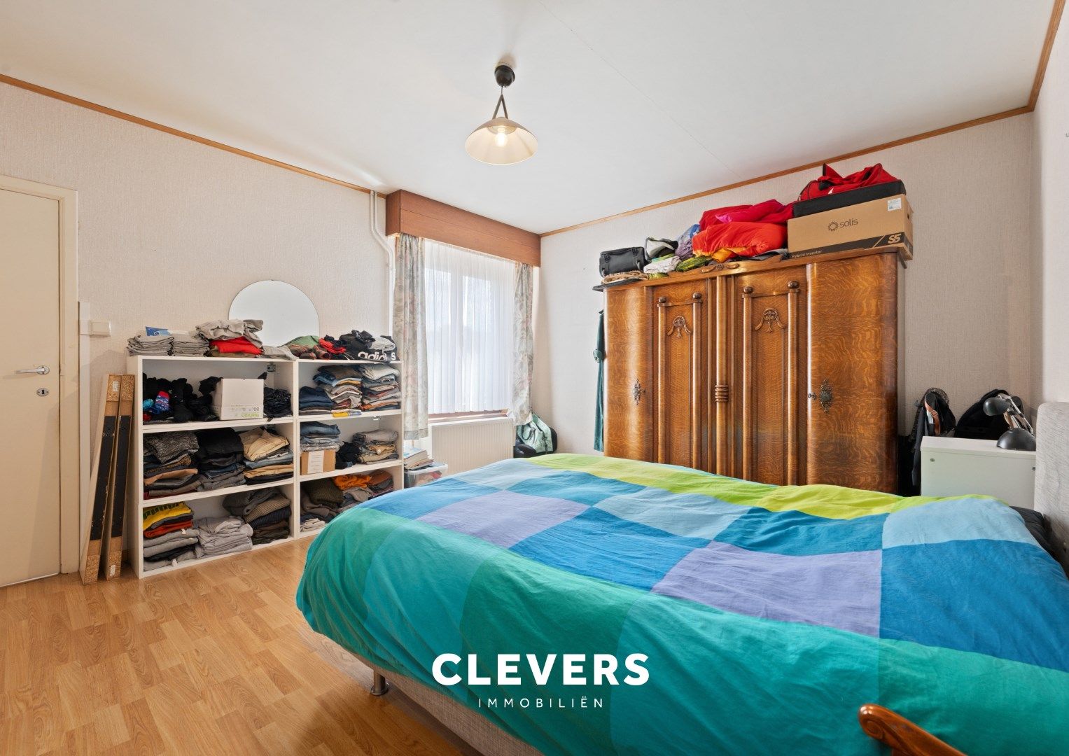 Op te frissen gezinswoning met 4 slaapkamers en zij-ingang foto 9