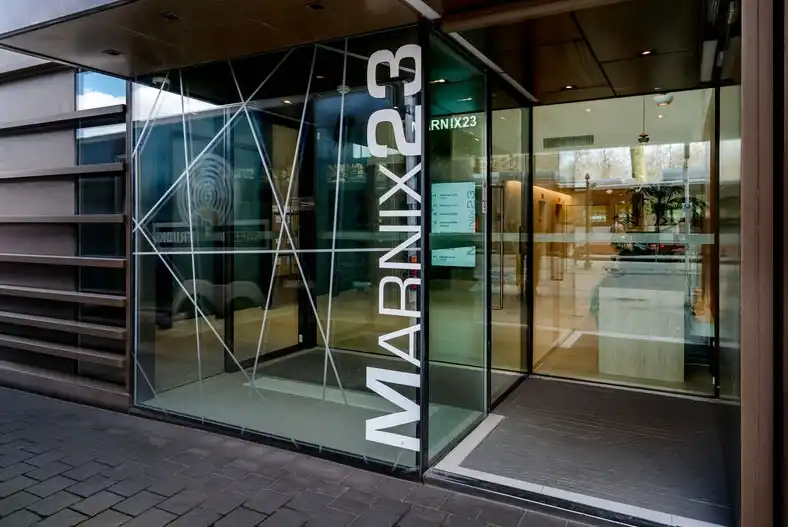 MARNIX 23: 553m² en 880m² te huur foto 2
